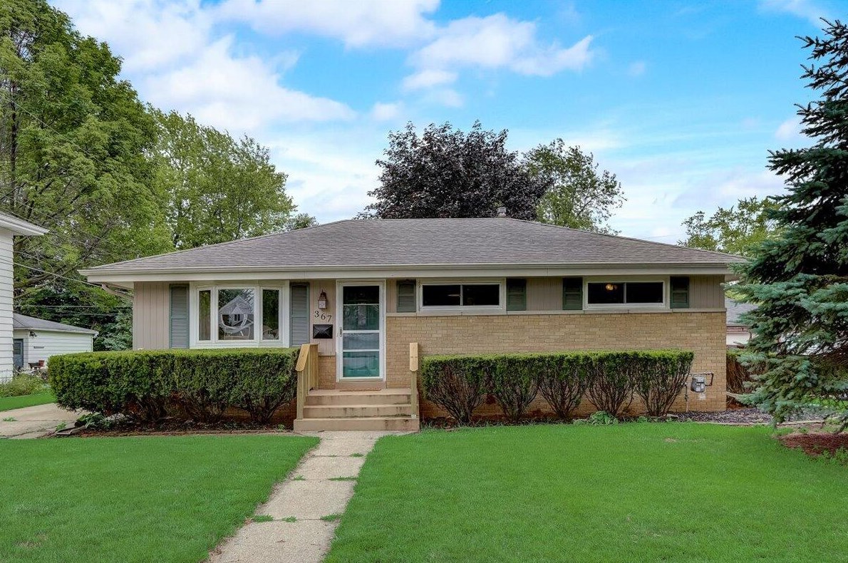 367 Gascoigne Dr, Waukesha, WI 53188