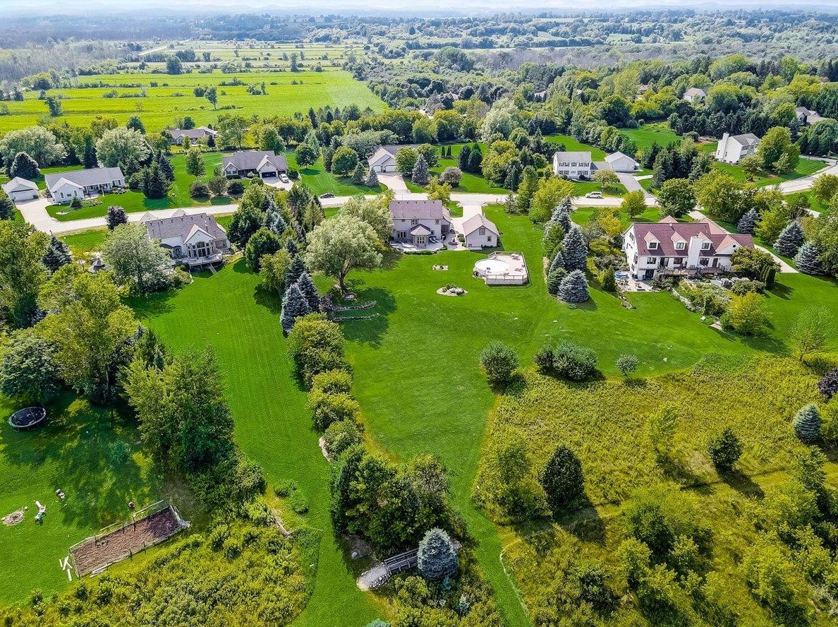 2160 Scenic Hill Trail, Richfield, WI 53076