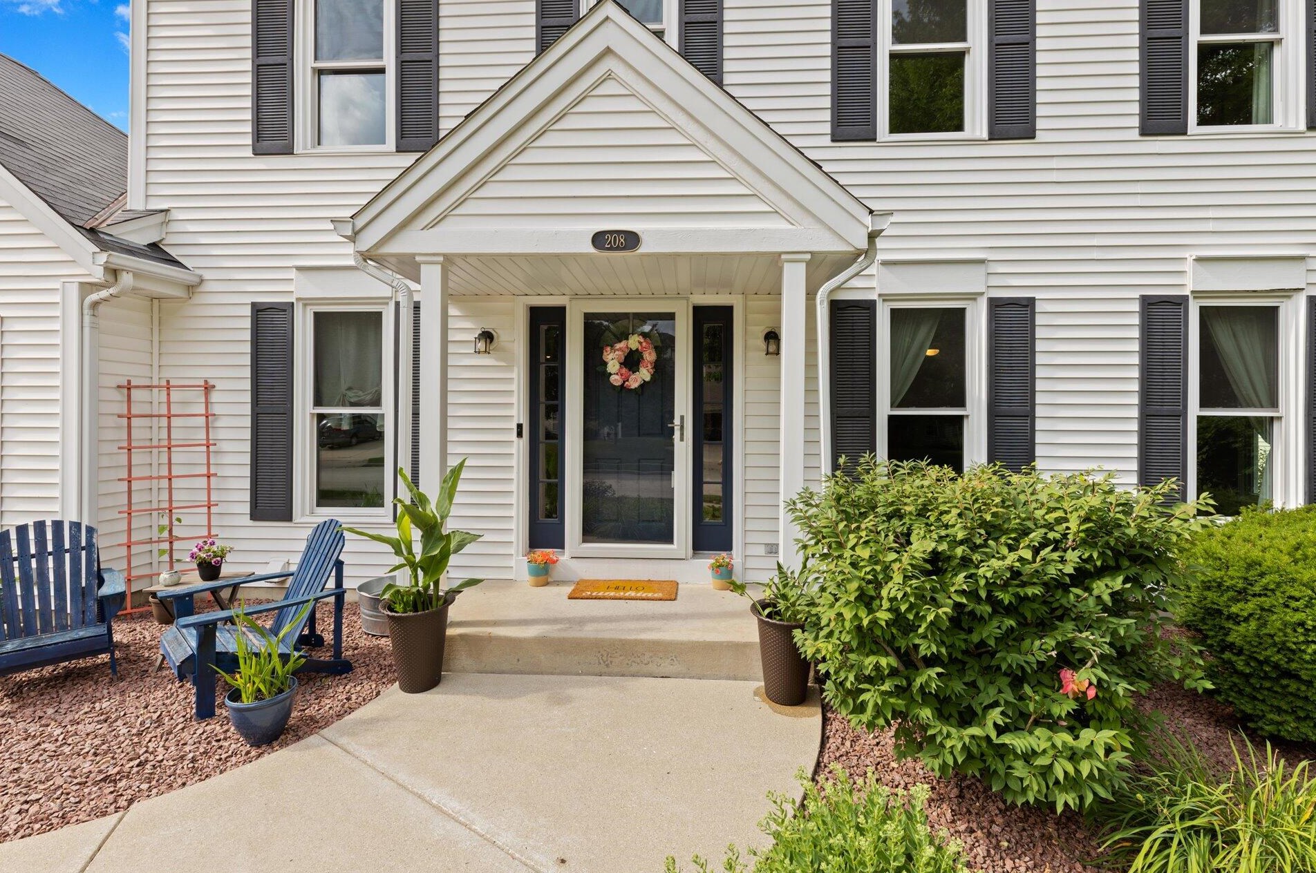 208 Manchester Dr, Waukesha, WI 53188