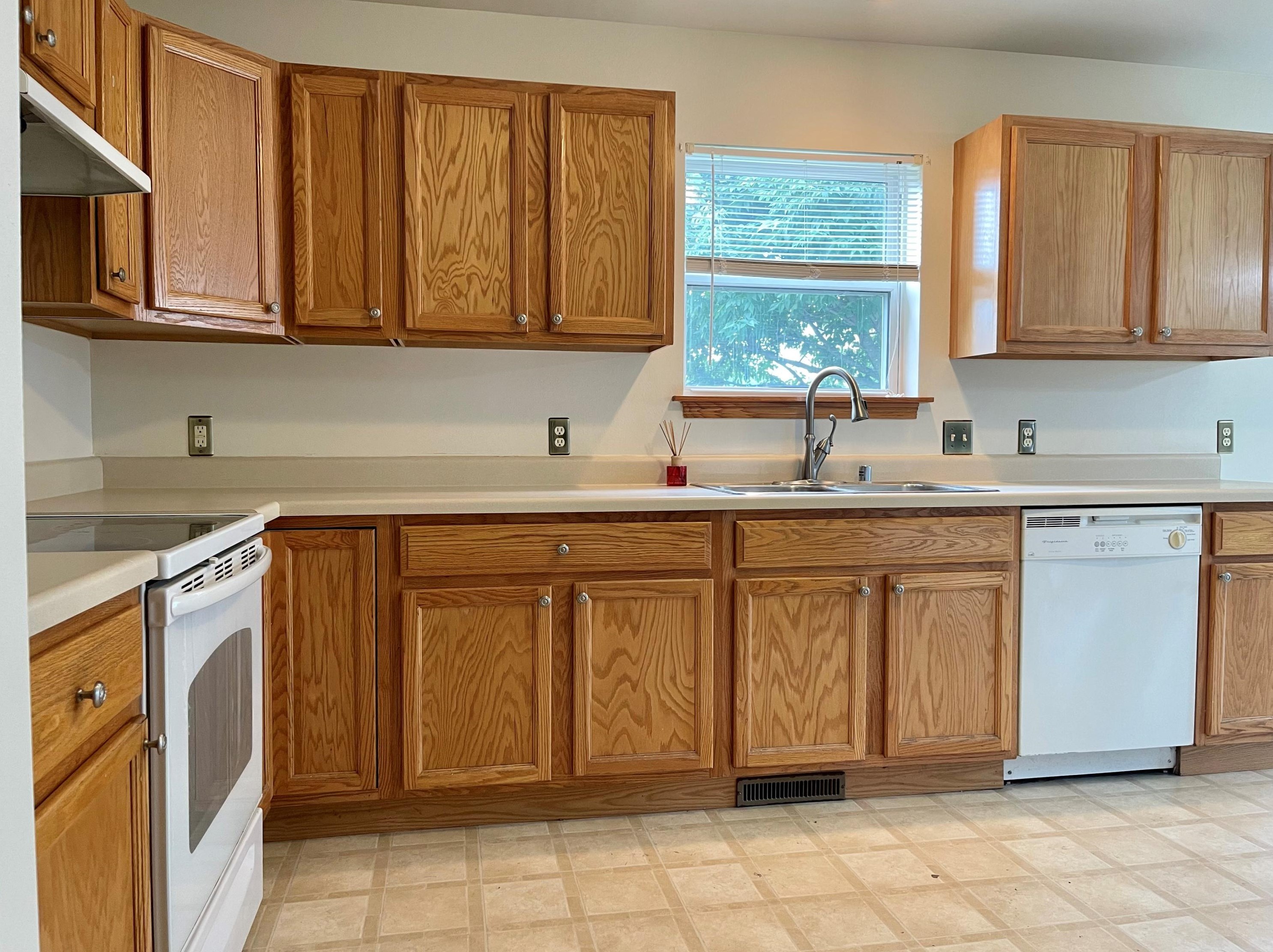 948 Parkwood Ln, Jefferson, WI 53549-3002