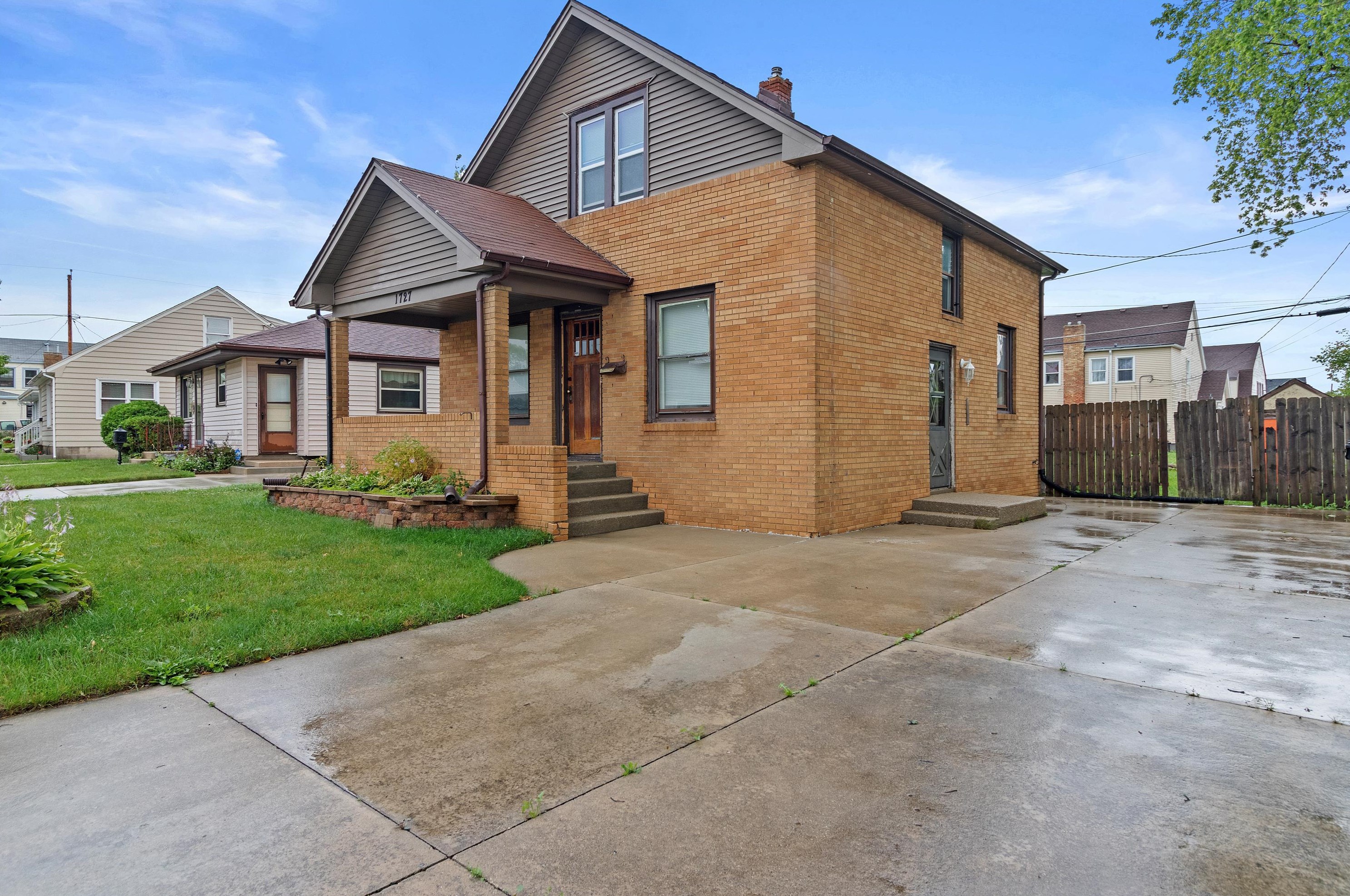 1727 Connolly Ave, Racine WI  53405-3867 exterior