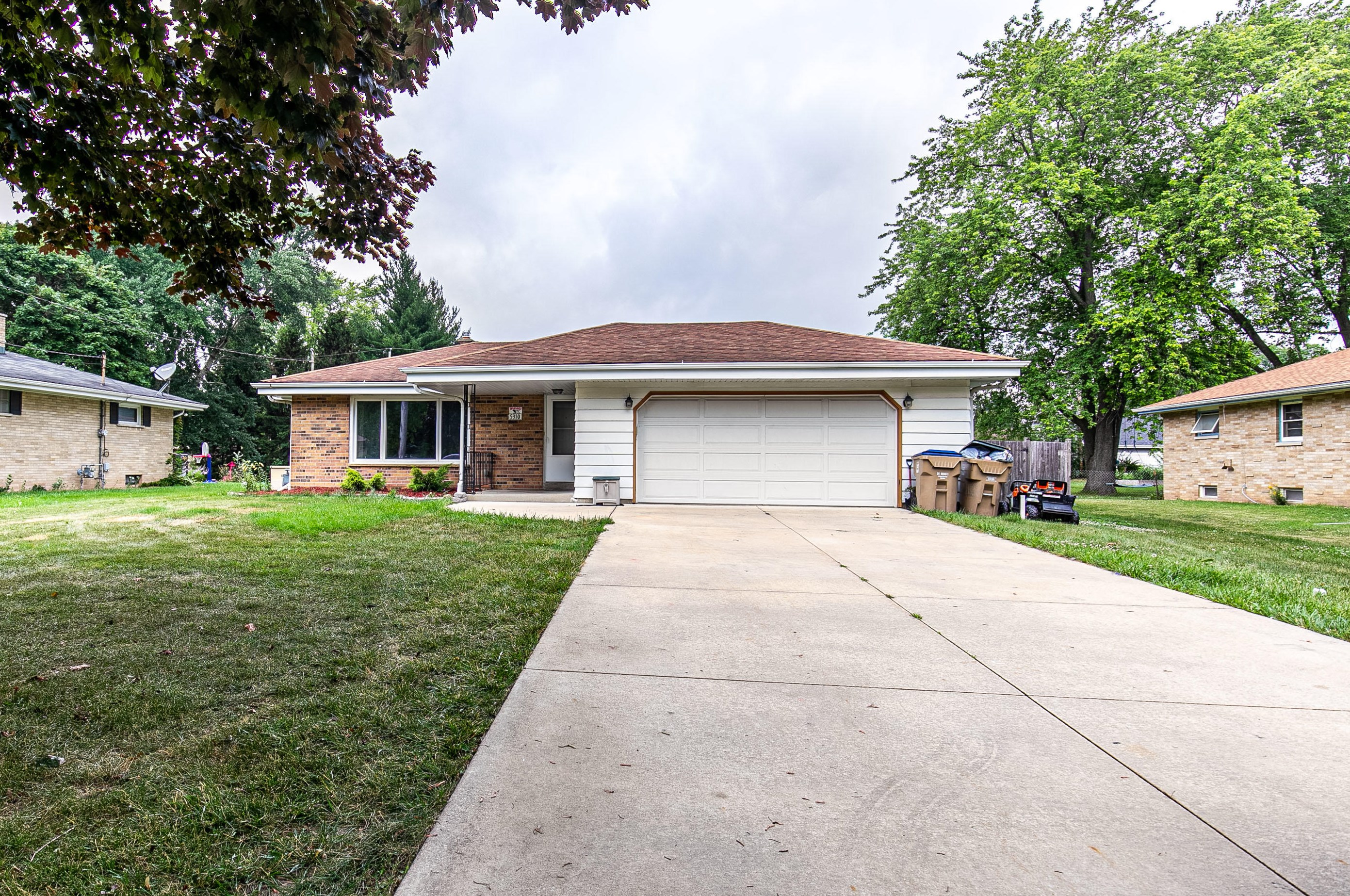 5310 85th St, Kenosha, WI 53158