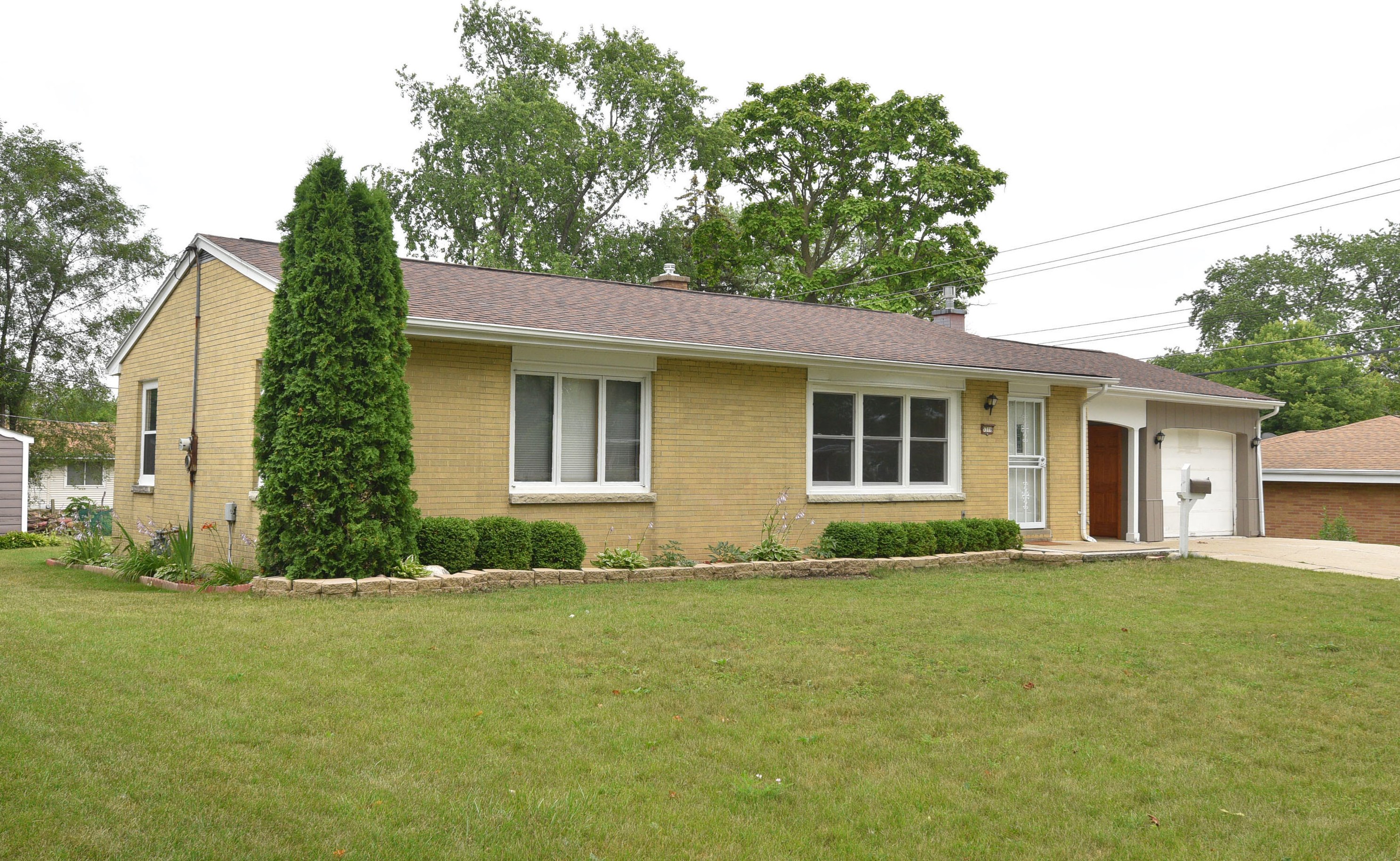 5316 22nd St, Milwaukee, WI 53221-3825