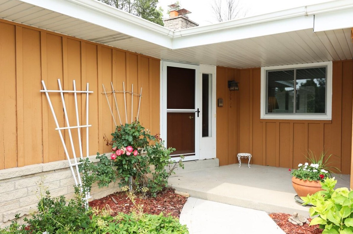 14140 W Honey Ln, Waukesha, WI 53151