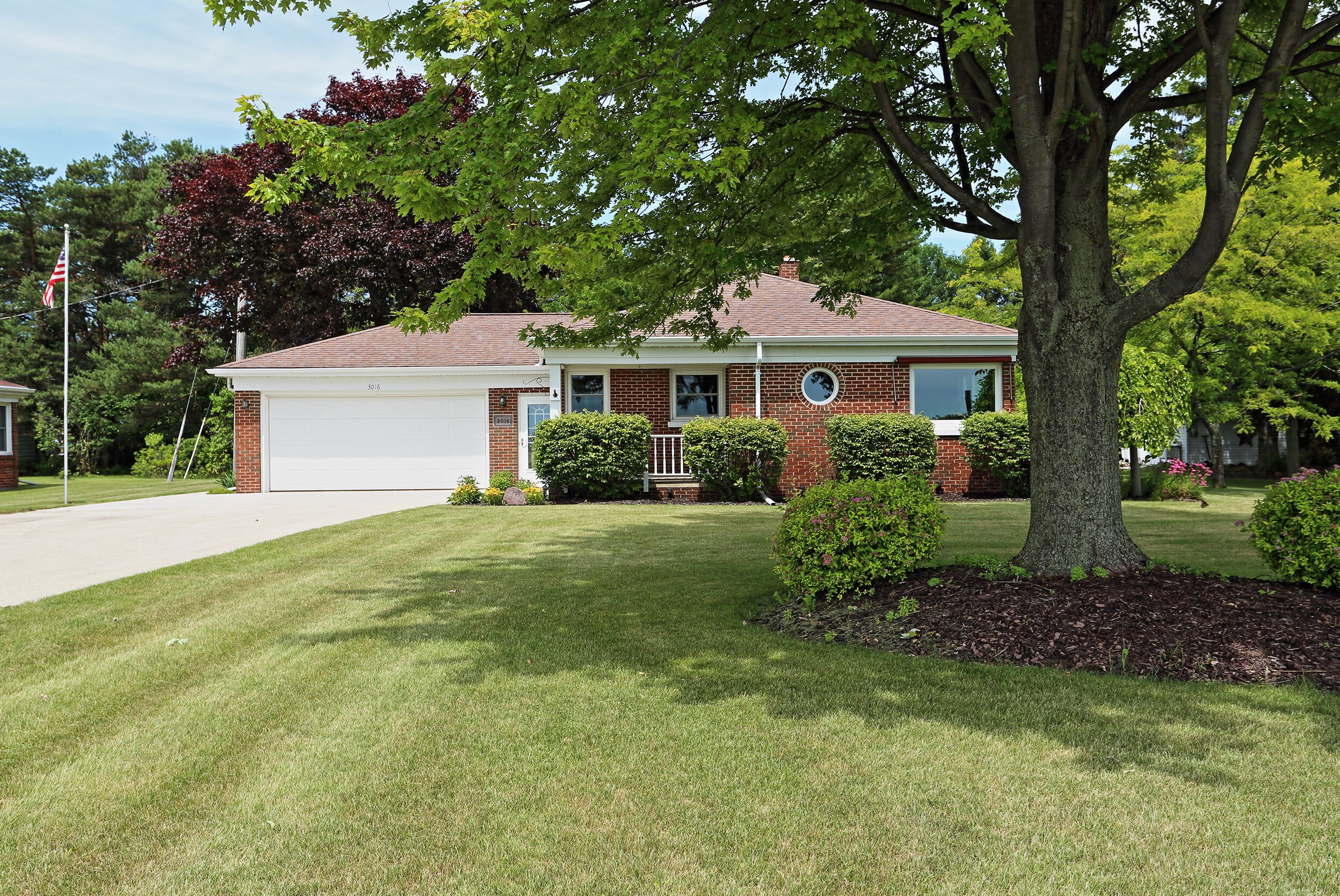 3016 Memorial Dr, Two Rivers, WI 54241