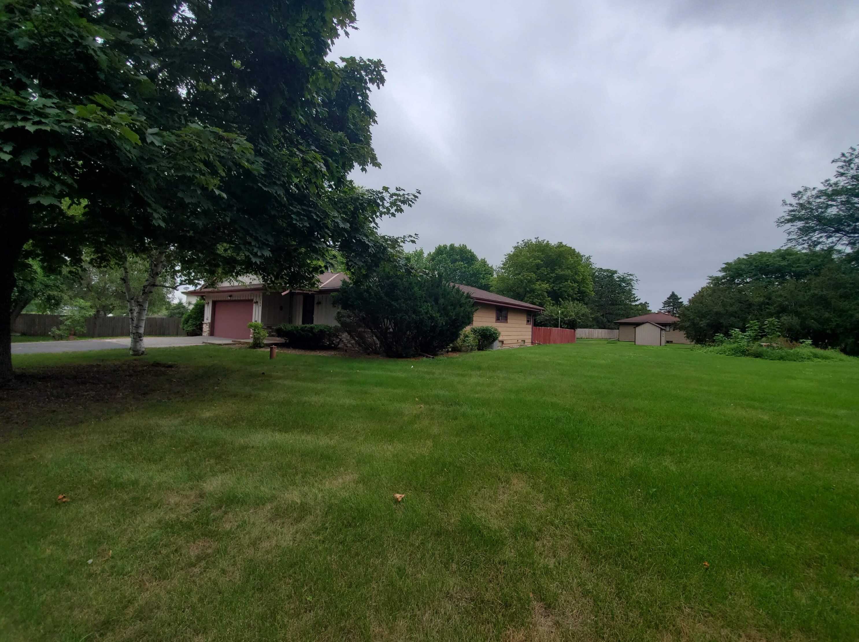 264 S Sumac Ct, Oconomowoc, WI 53066