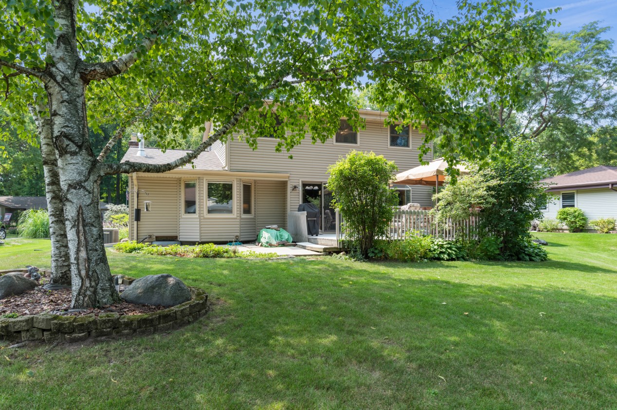 5886 Ramona Dr, Greendale, WI 53129
