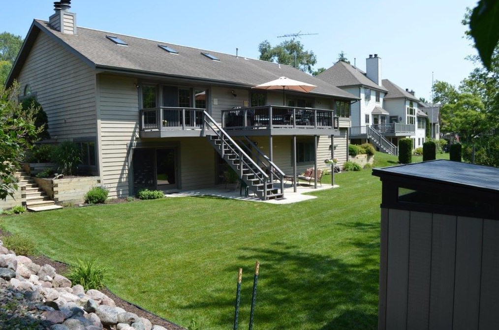 2029 White Pine Ln, Sheboygan, WI 53083-2162