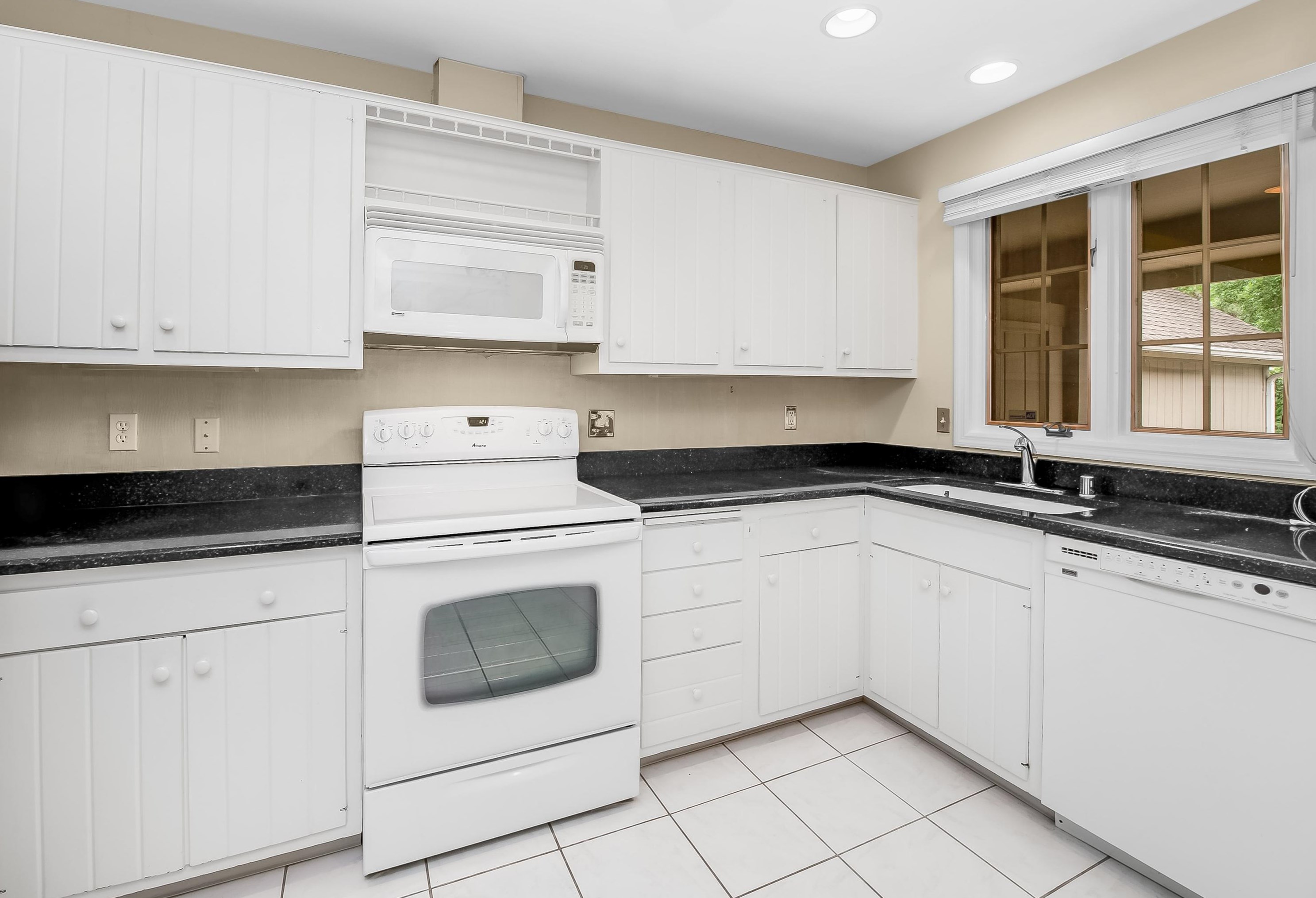 10326 Savannah Ct, Thiensville, WI 53092