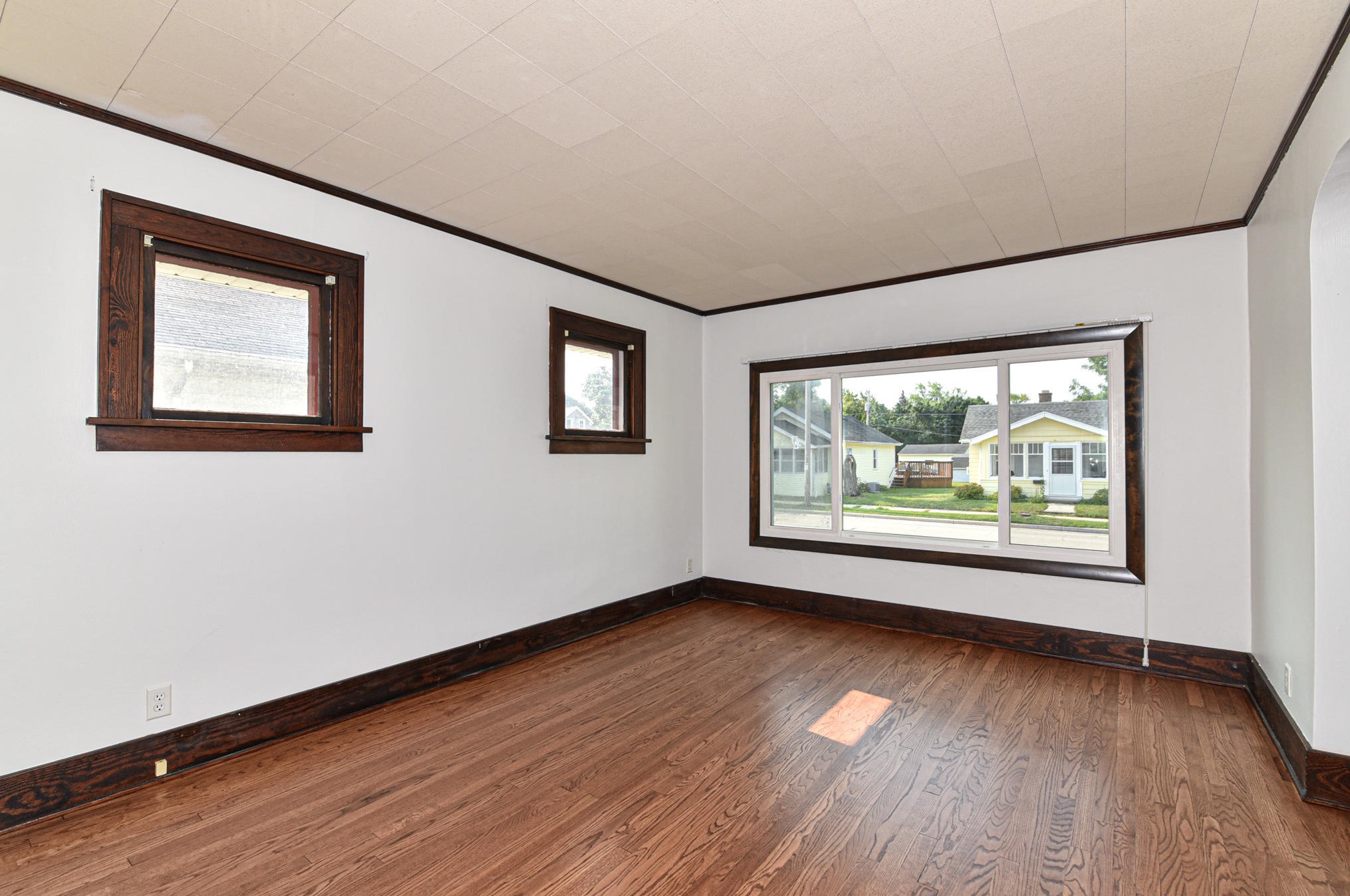 204 W Wabash Ave, Waukesha, WI 53186