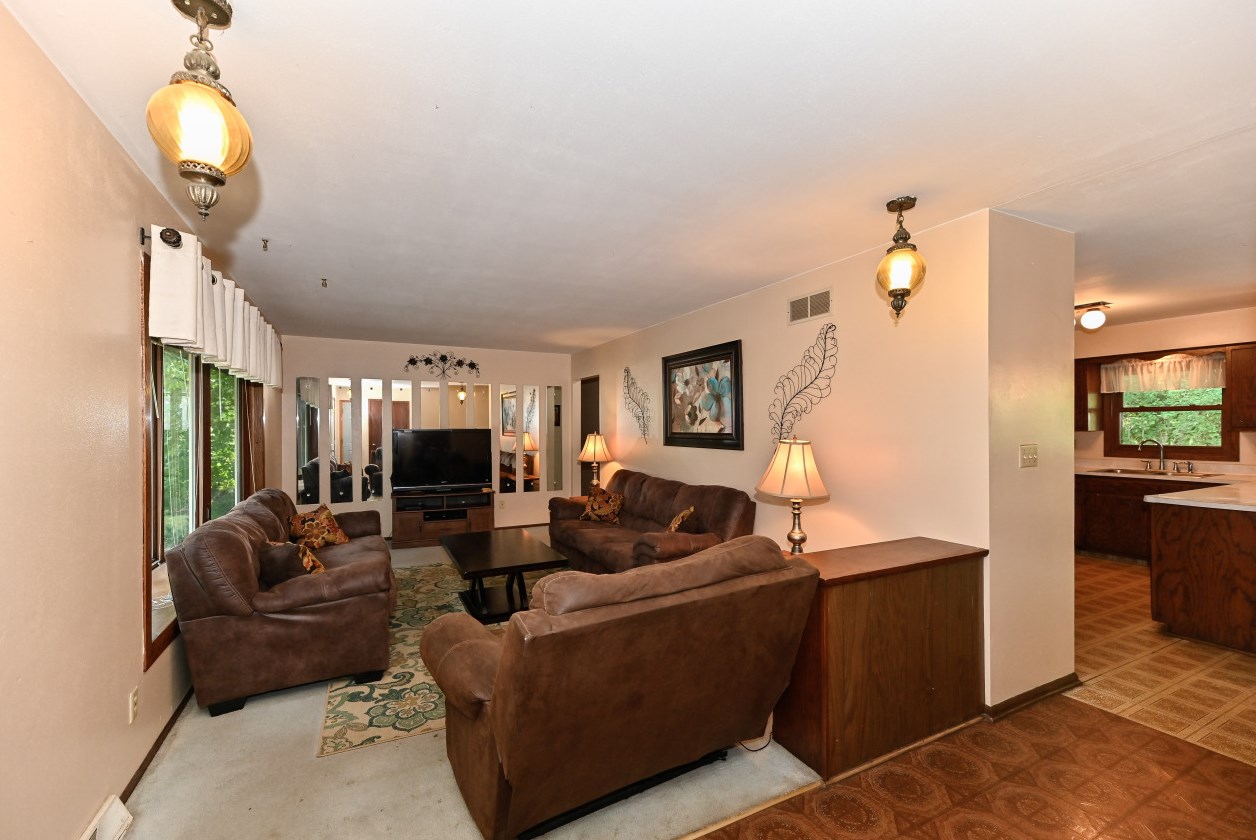 3231 Central Ave, Hales Corners, WI 53132-8649