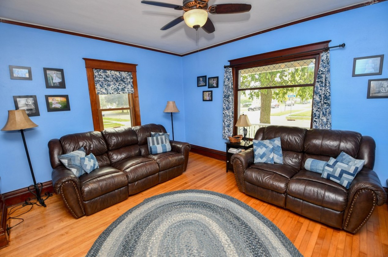 119 S Monroe St, Watertown, WI 53094