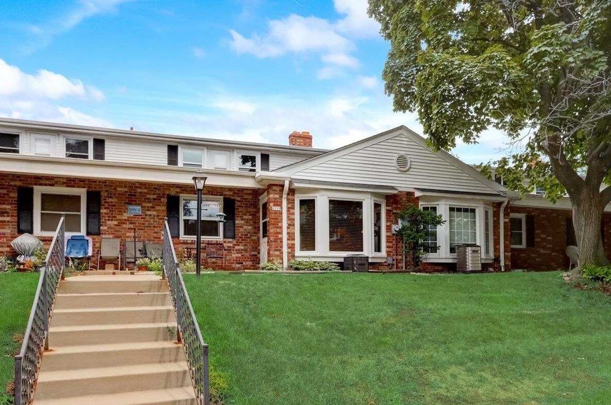 4916 W Colonial Ct, Milwaukee, WI 53220