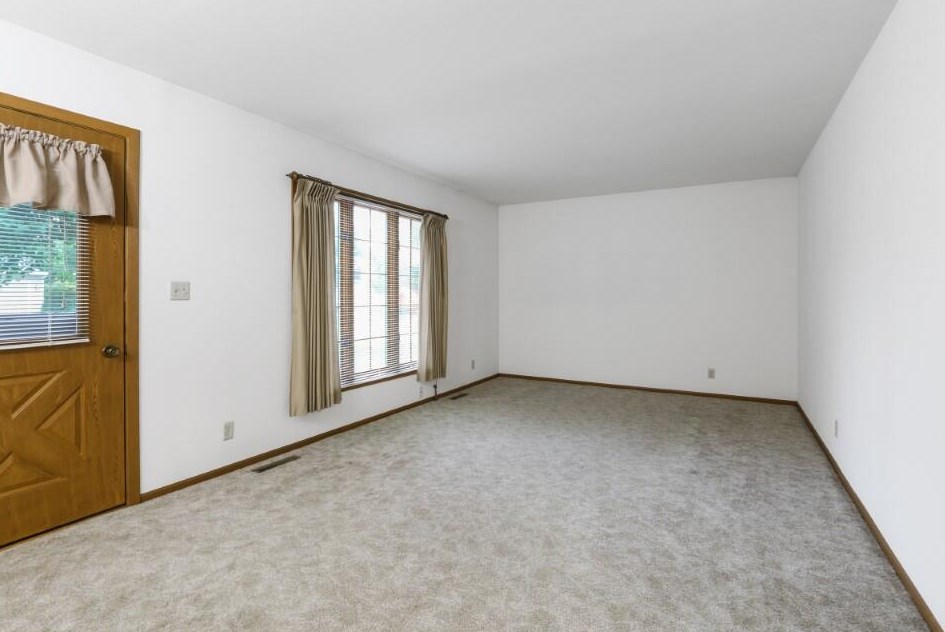 621 Park Ave, Delavan, WI 53115-2362