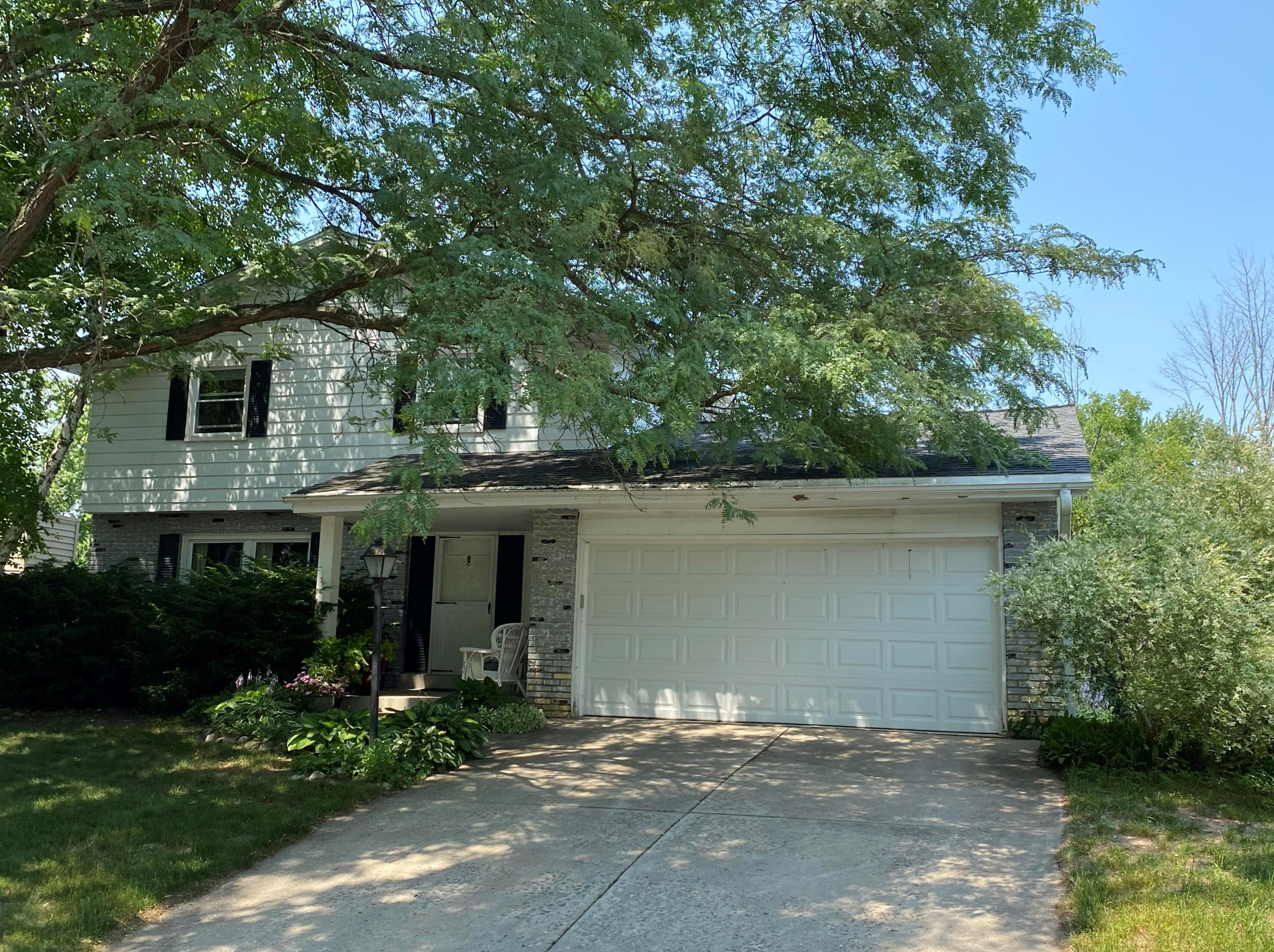 1533 Parkview Ln, Port Washington, WI 53074-1133