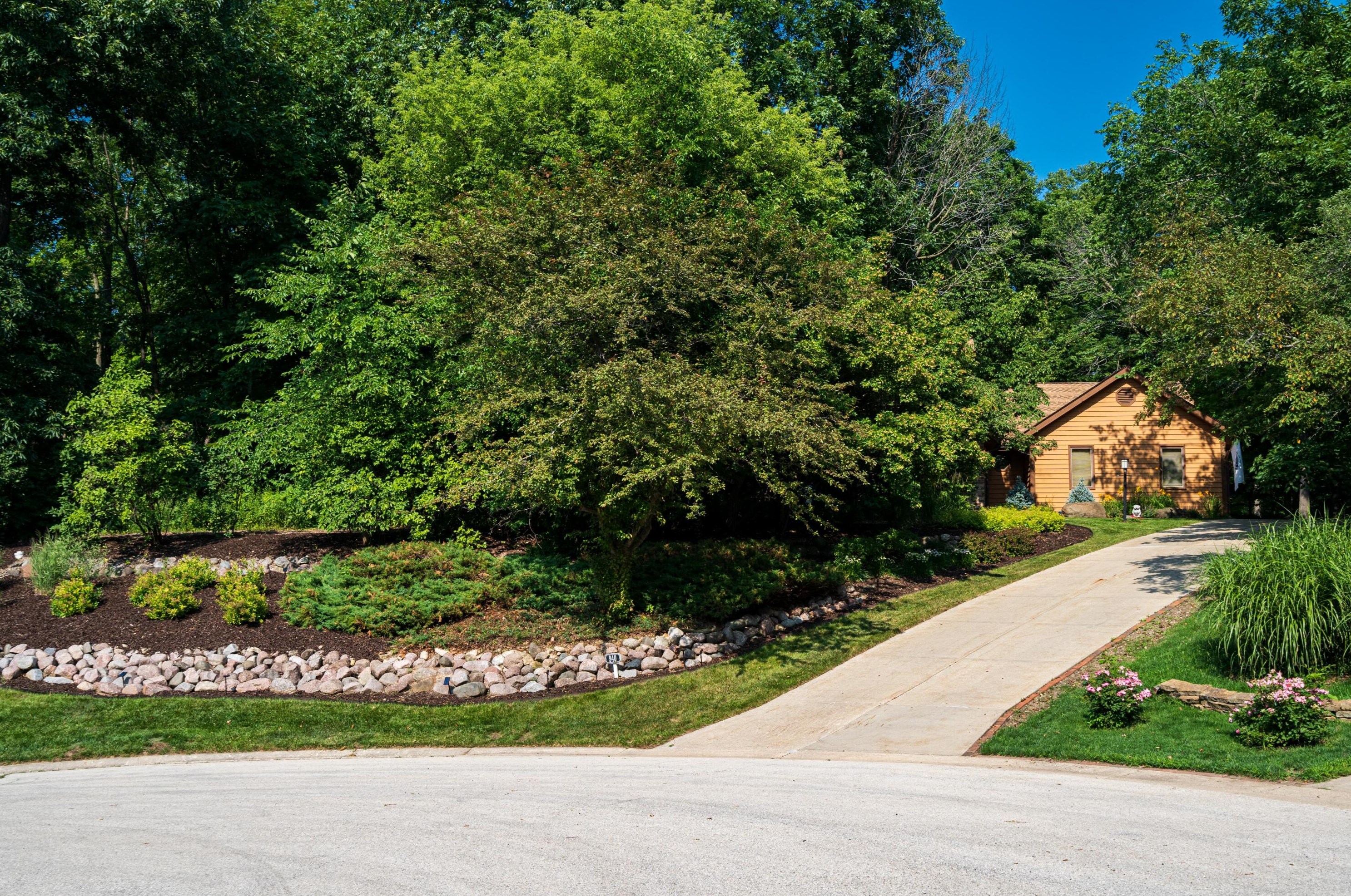 940 Satinwood Ct, Brookfield WI  53005-6852 exterior