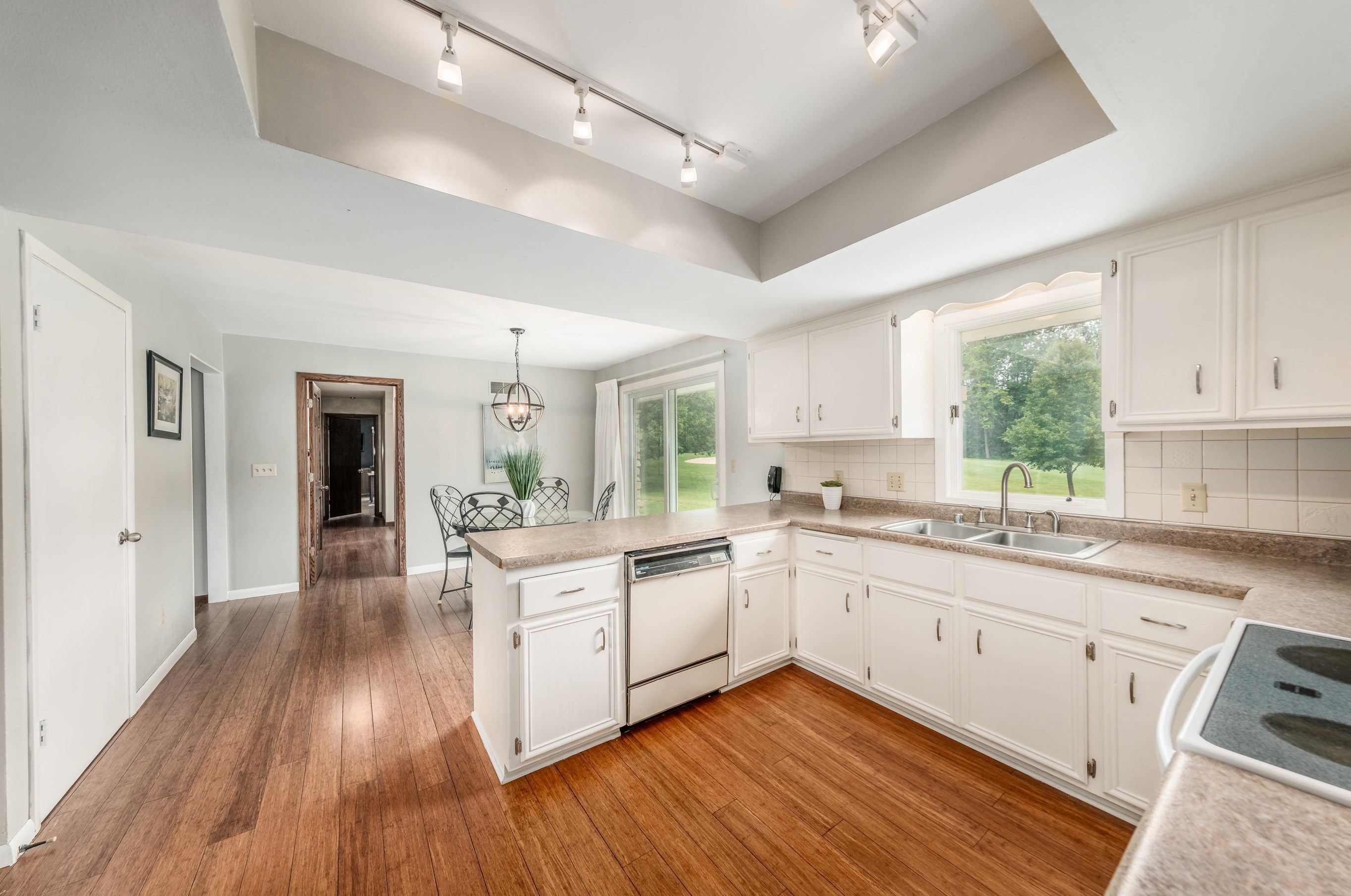 12501 N Jacqueline Ct, Thiensville, WI 53092