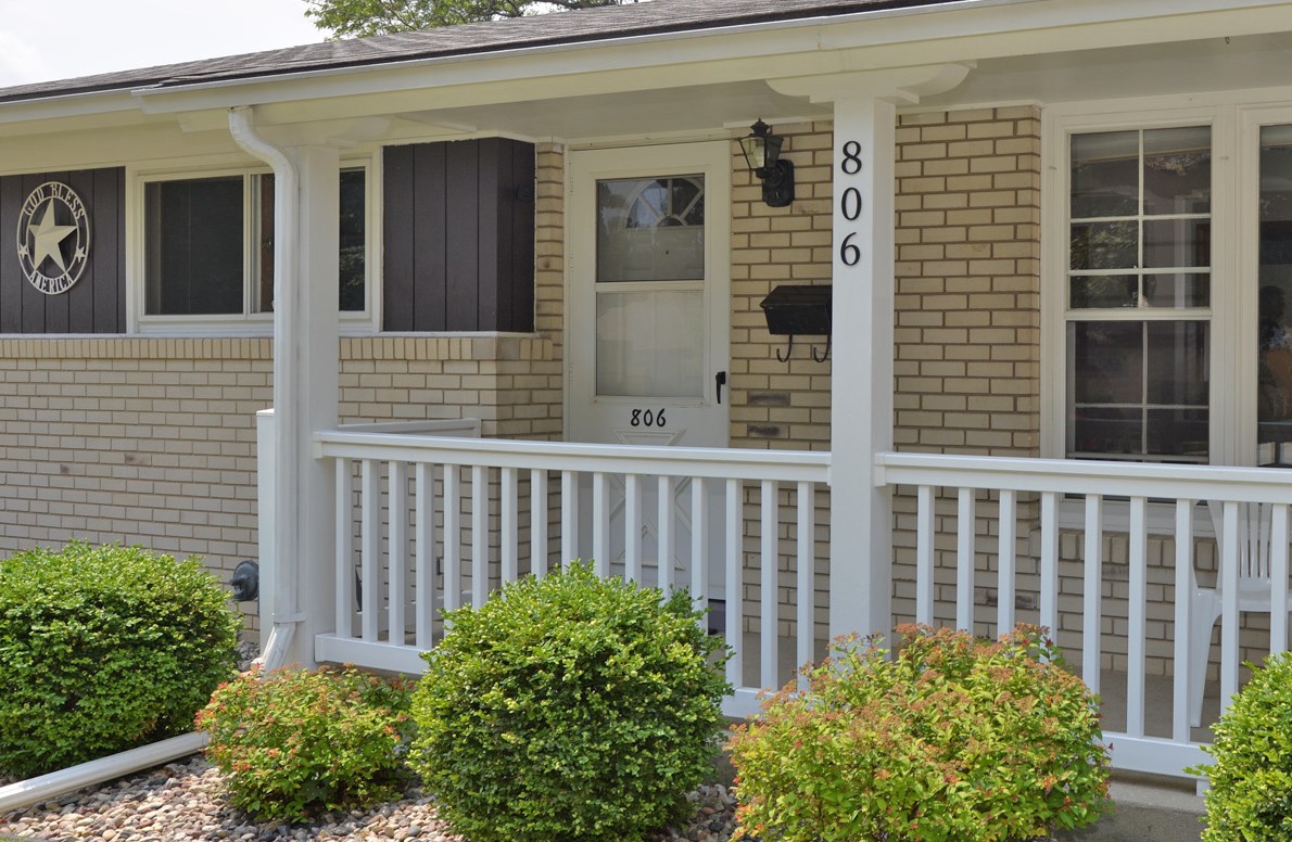 806 Echo Ln, Racine, WI 53406-4116