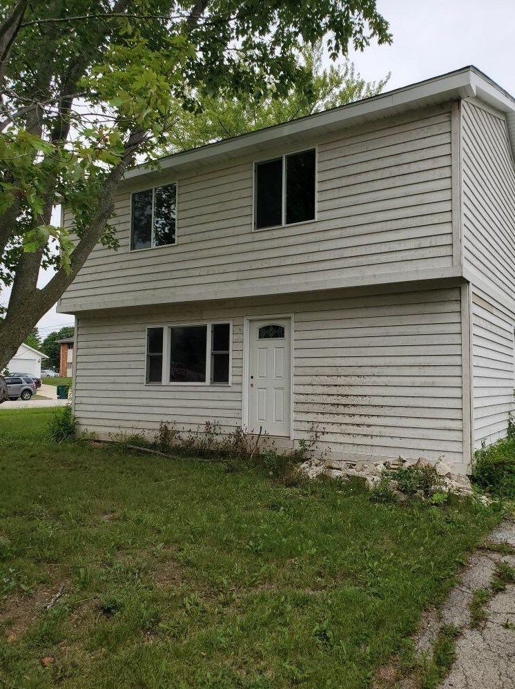 8528 Westbrook Dr, Sturtevant, WI 53177