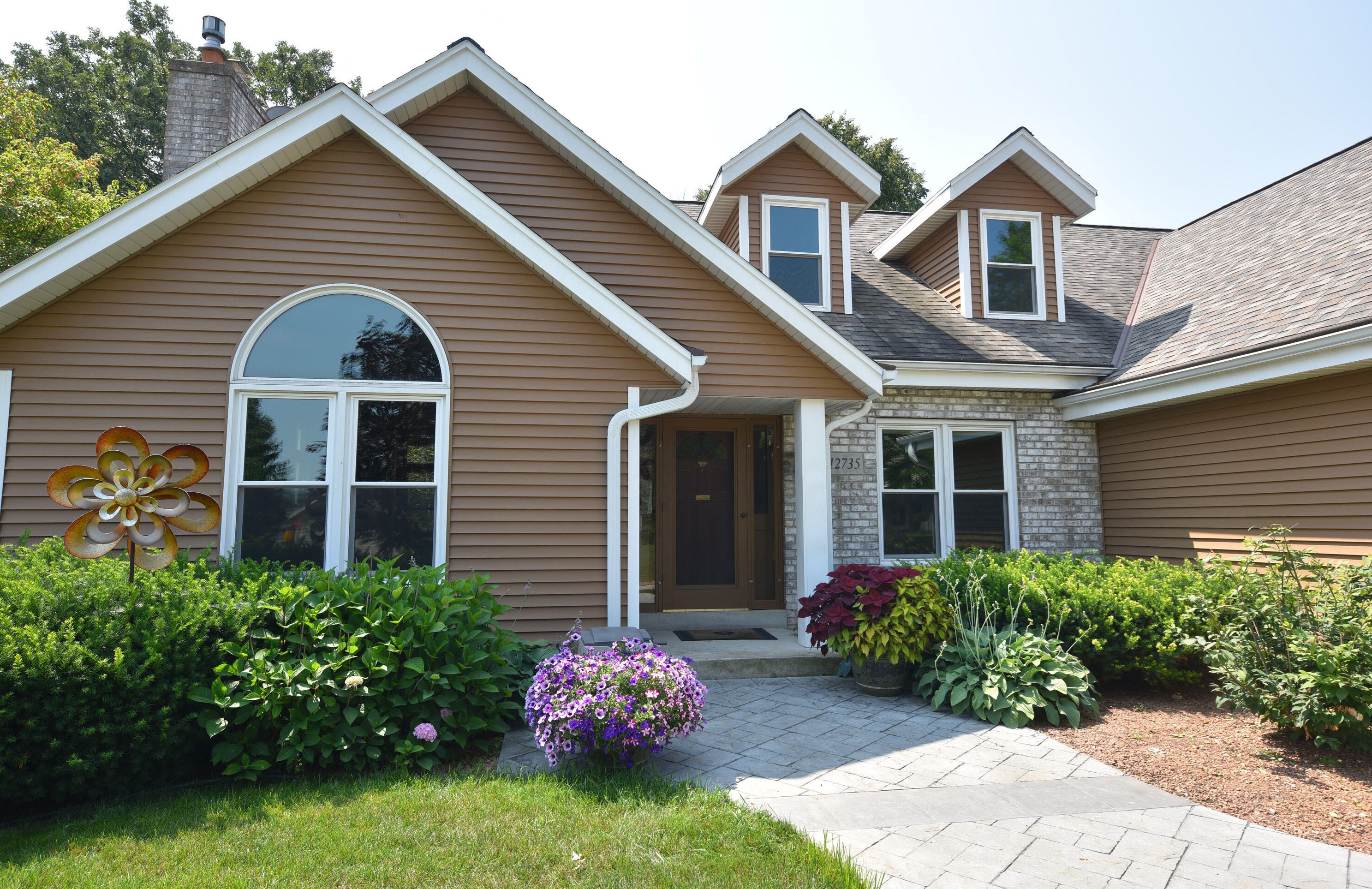 12735 W Cherrytree Ln, Waukesha, WI 53151