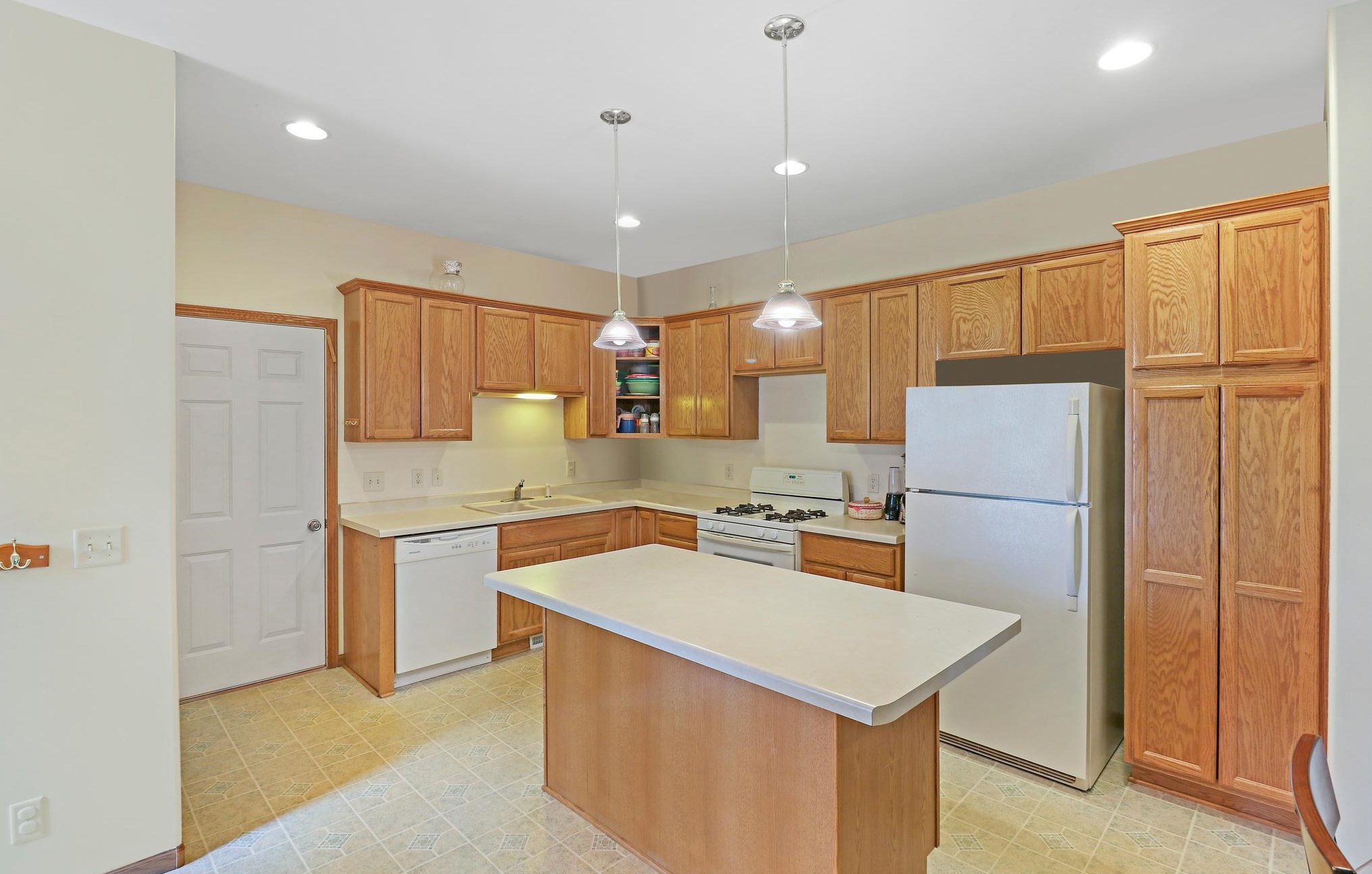 226 N Main St #8, Walworth, WI 53184