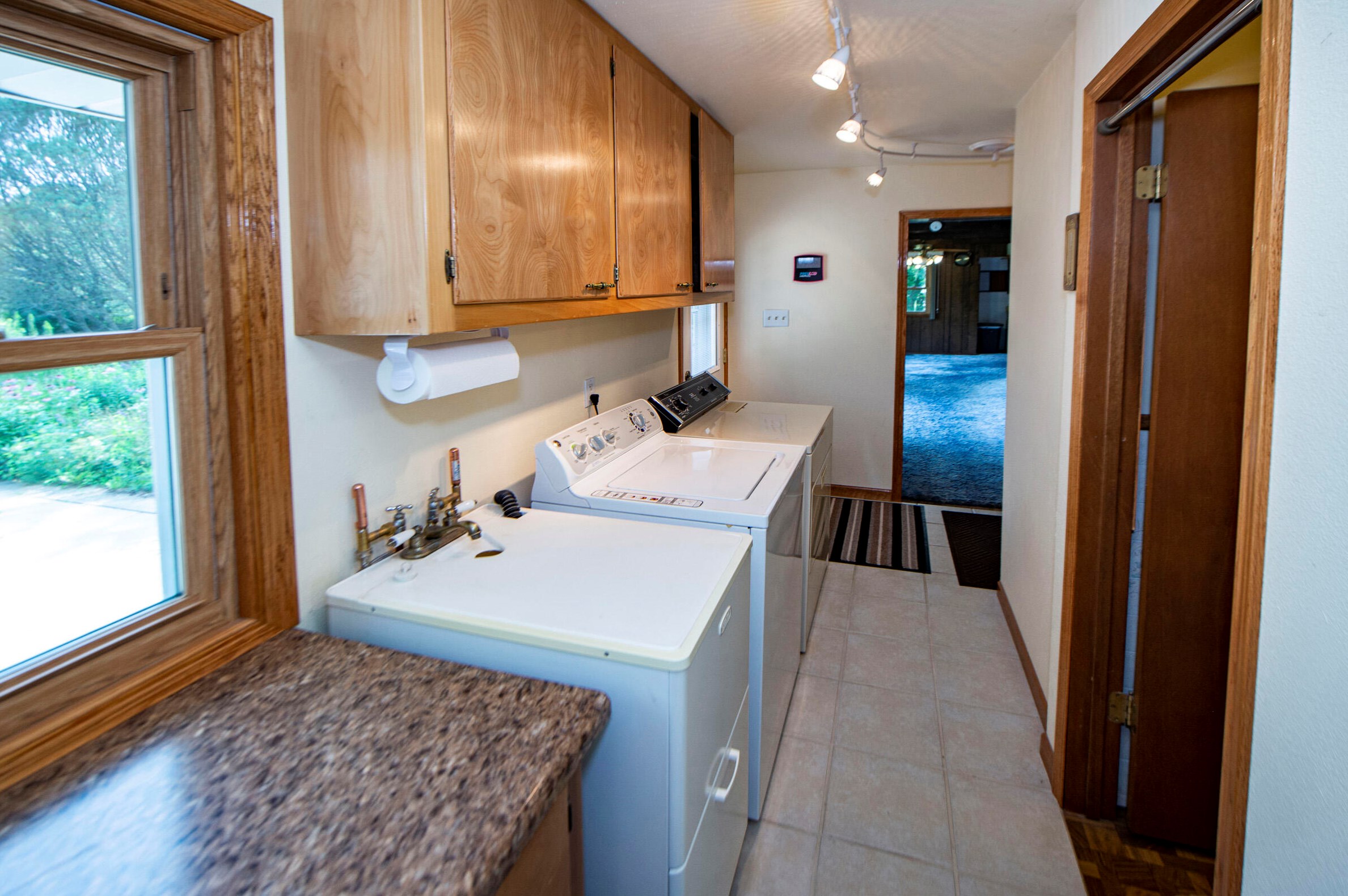 17546 W Rogers Dr, Waukesha, WI 53146