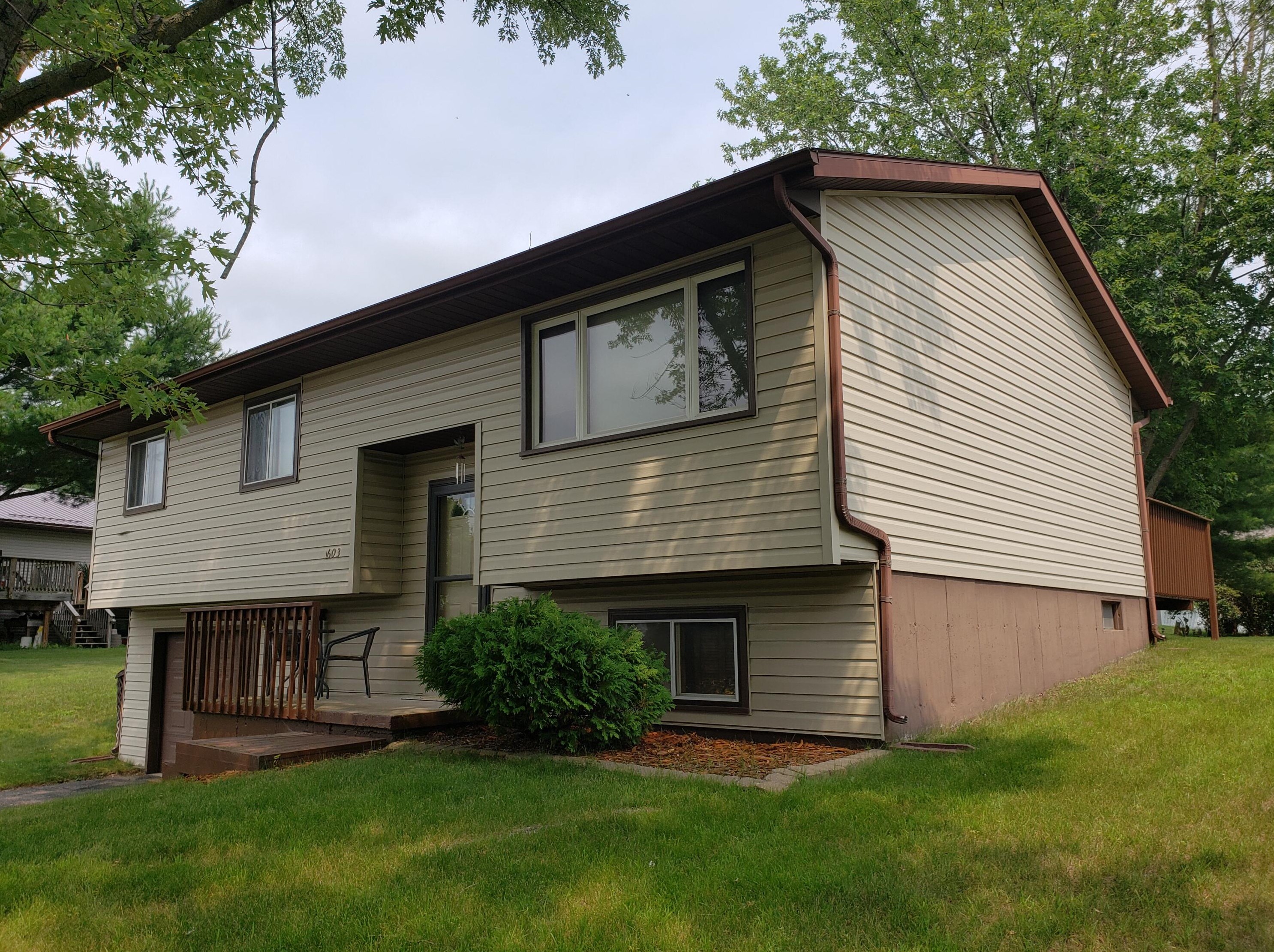 1603 Pinecrest Ave, Holmen, WI 54636