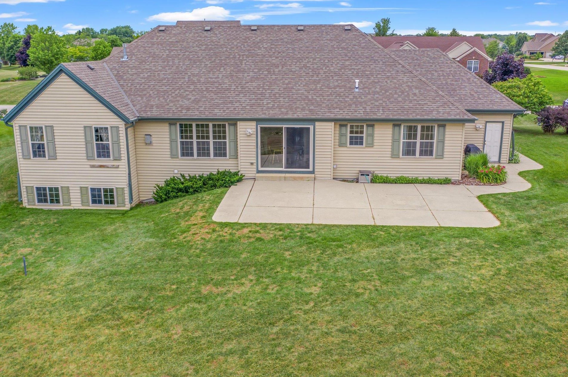 812 Andover Dr, Eagle WI  53119-2274 exterior