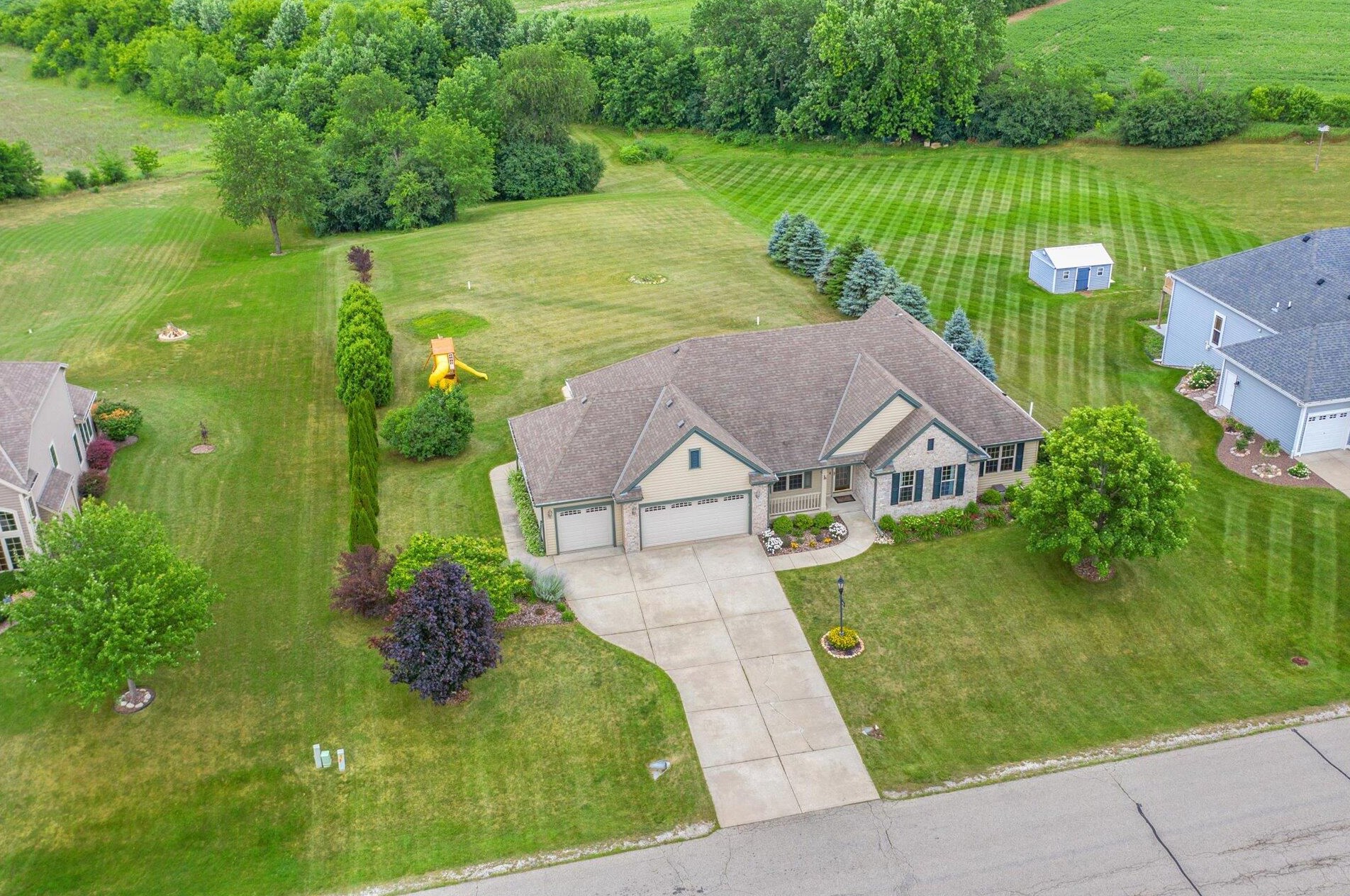 812 Andover Dr, Eagle, WI 53119-2274