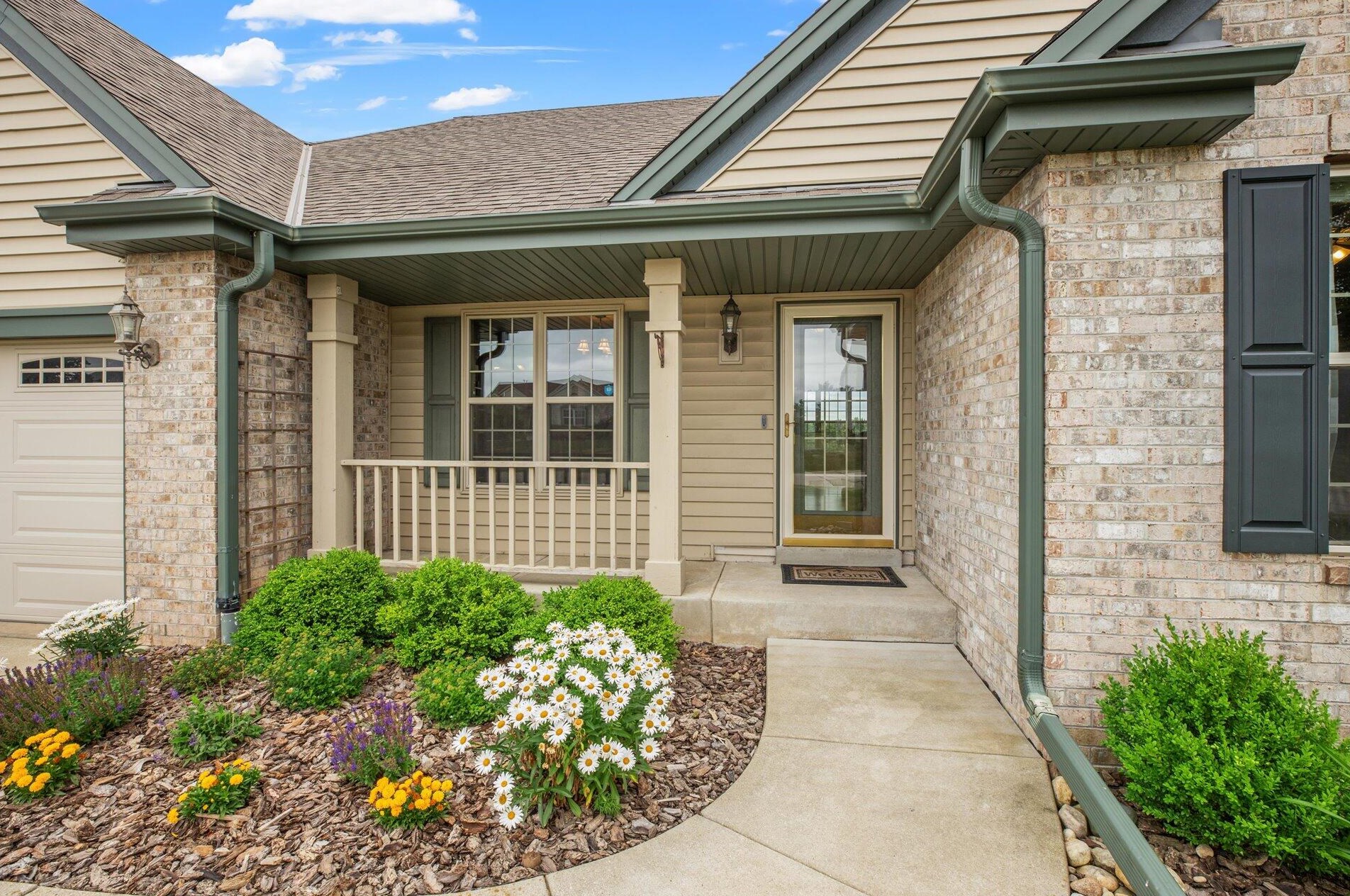 812 Andover Dr, Eagle WI  53119-2274 exterior