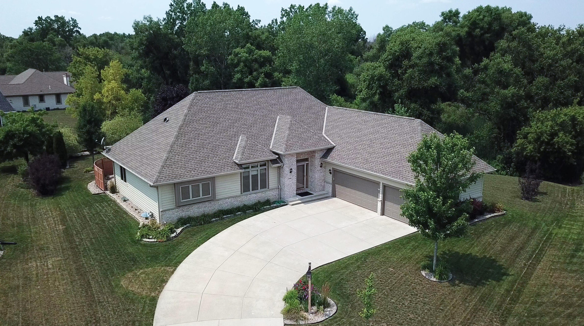 8902 Barn Owl Ct, Hales Corners, WI 53132-8599