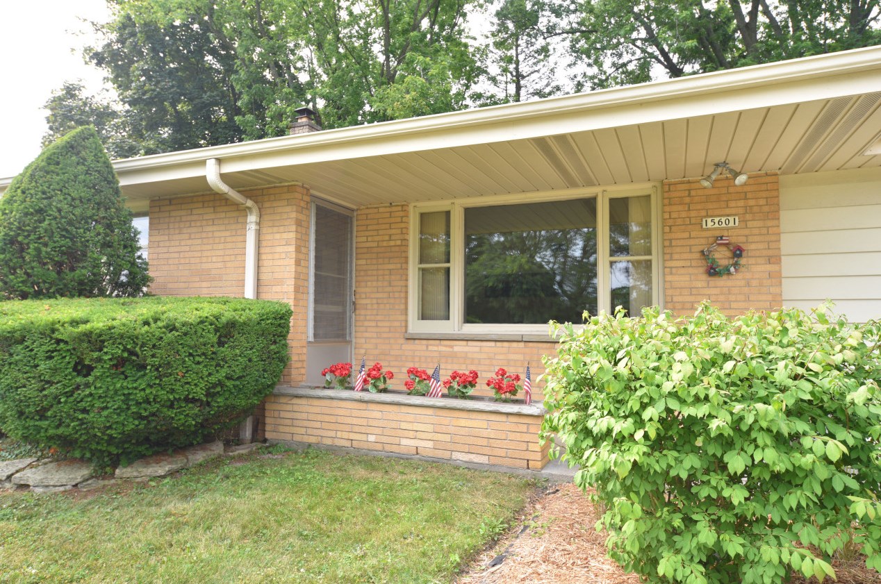 15601 W Robin Rd, Waukesha, WI 53151