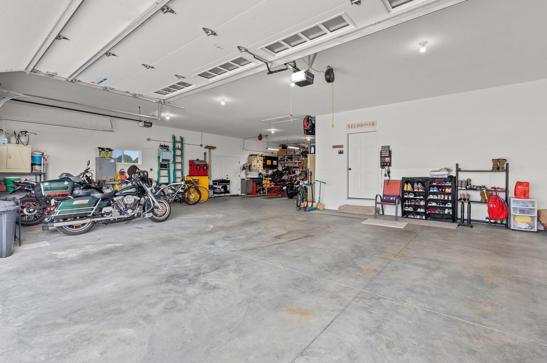 805 Westwind Dr, Eagle WI  53119 exterior