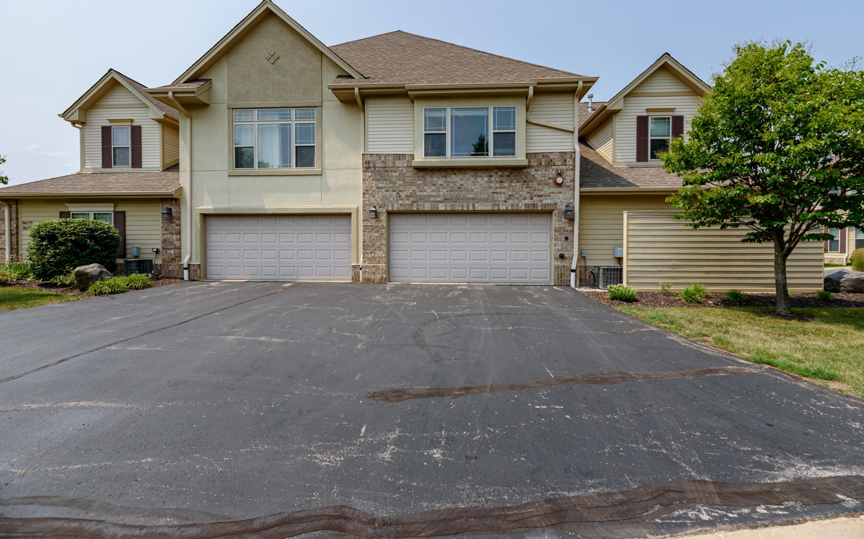 8681 Deerwood Ln, Hales Corners, WI 53132-8007