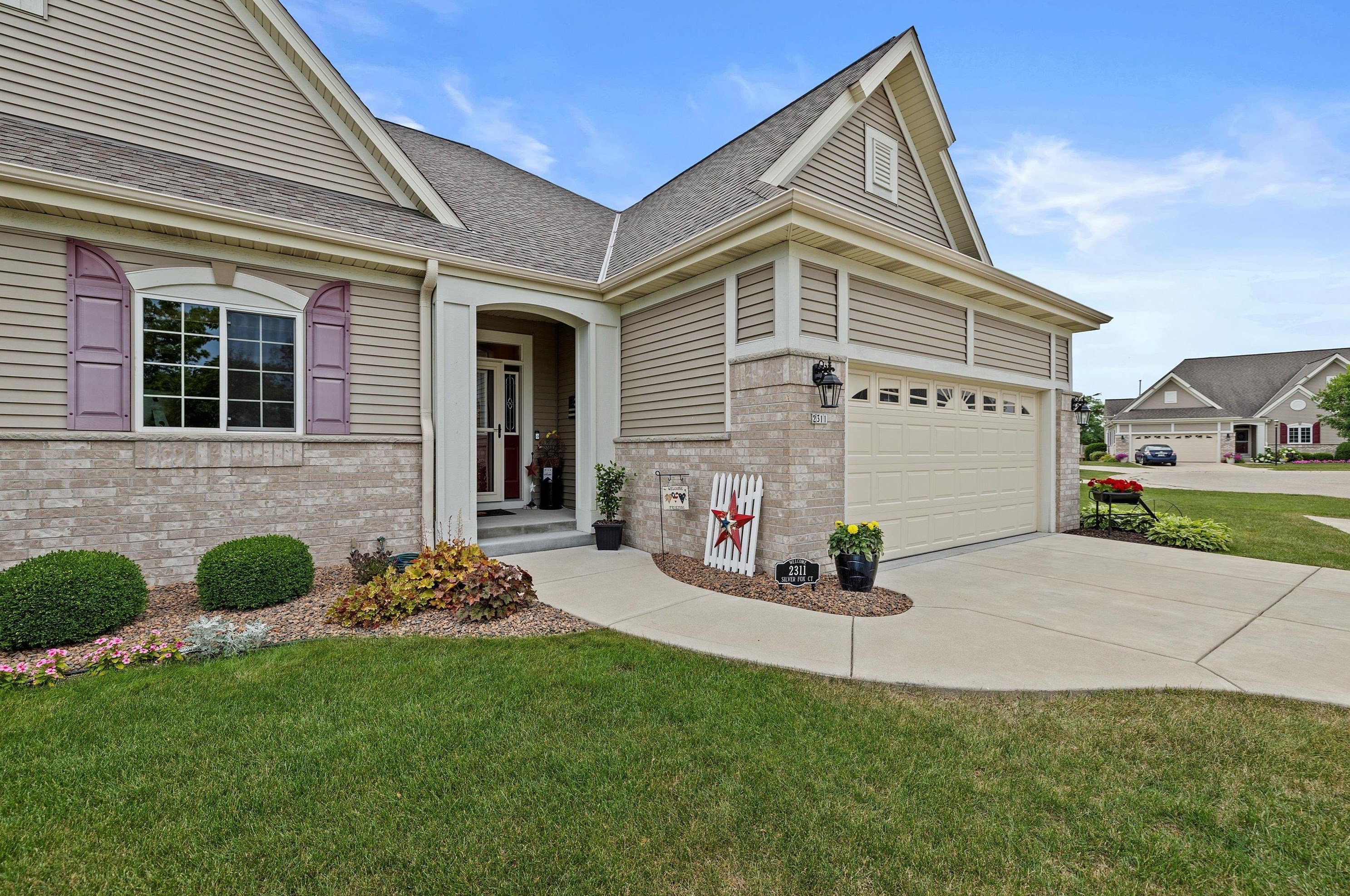 2311 Silver Fox Ct, Waukesha, WI 53188