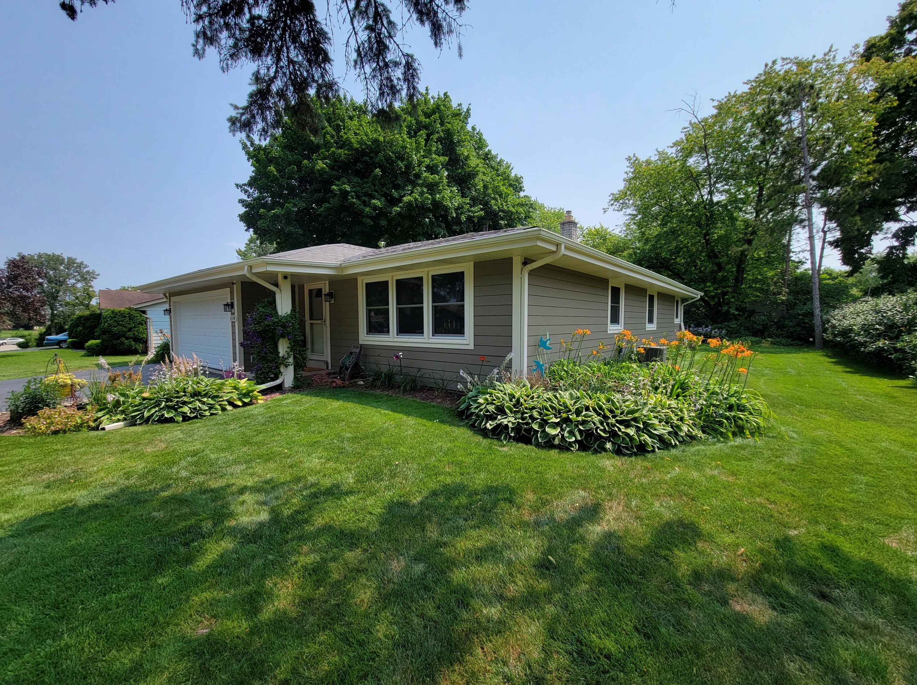 1119 Anton Rd, Chenequa, WI 53029