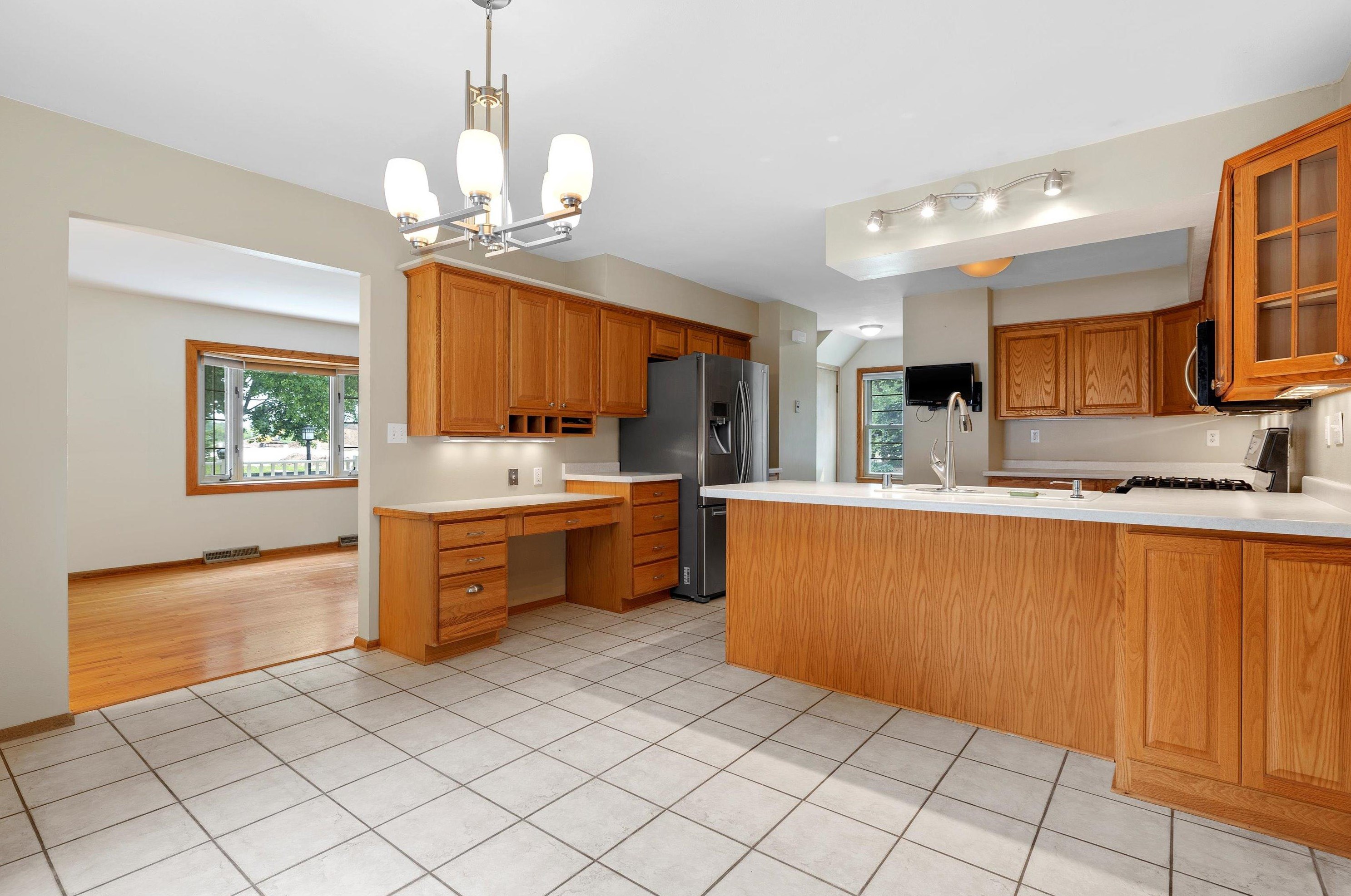 431 Renson Rd, Chenequa, WI 53029