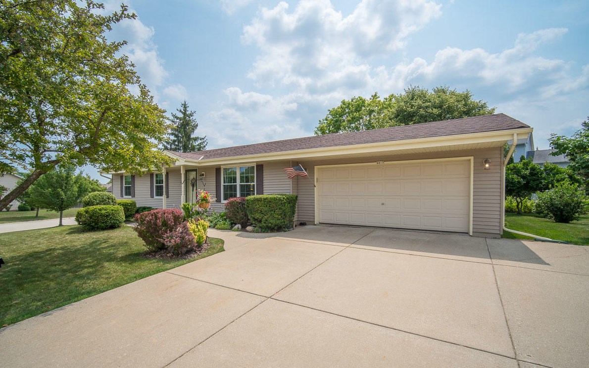 4415 Hilltop Ln, Hales Corners, WI 53132-8216