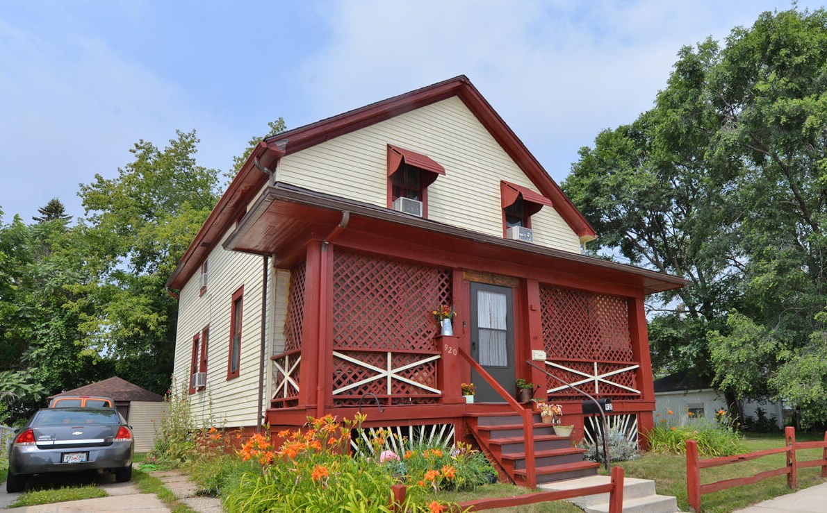 920 Delamere Ave, Racine, WI 53403-1626