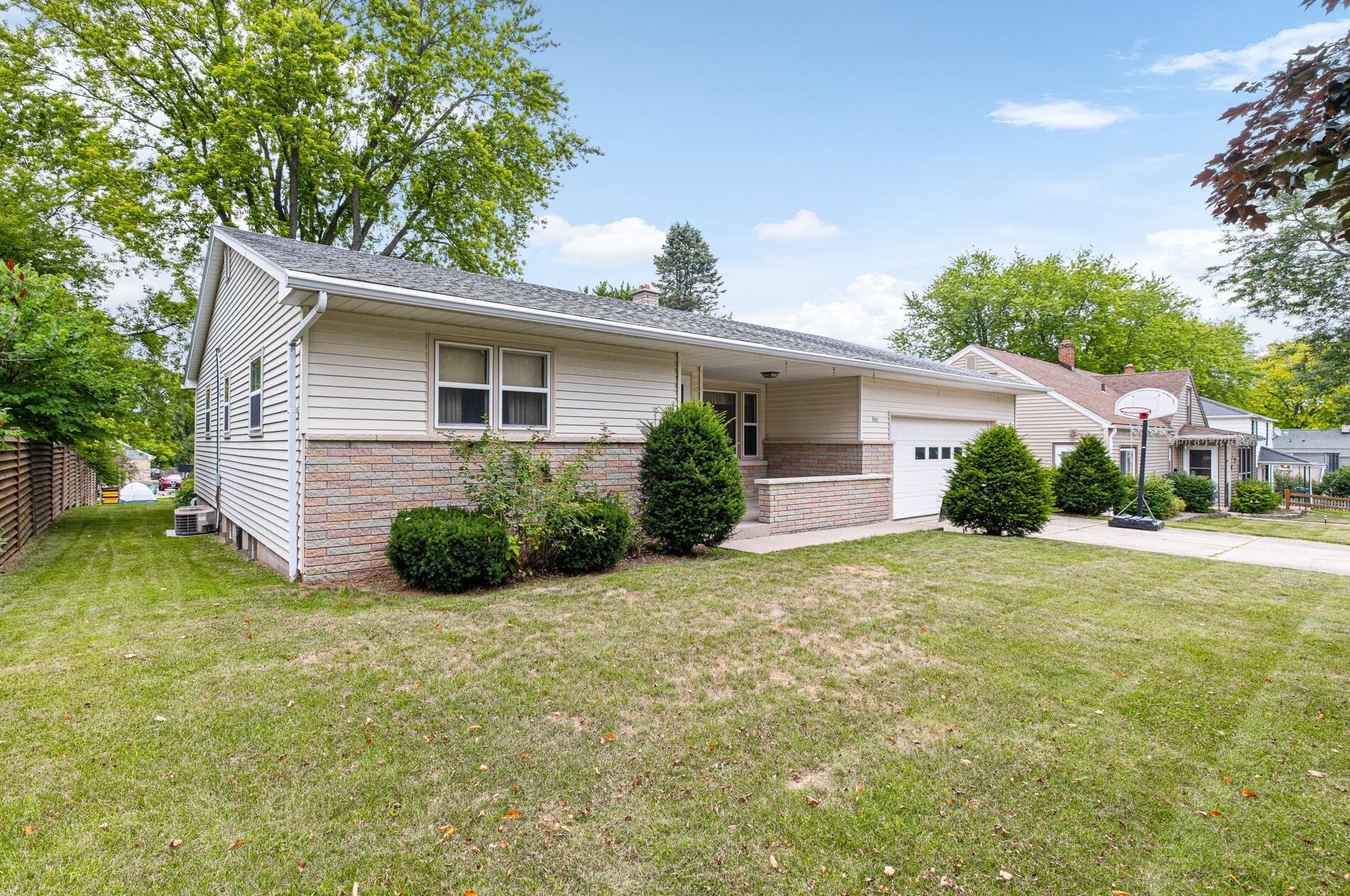 404 Washington Ave, Hartford, WI 53027-2040