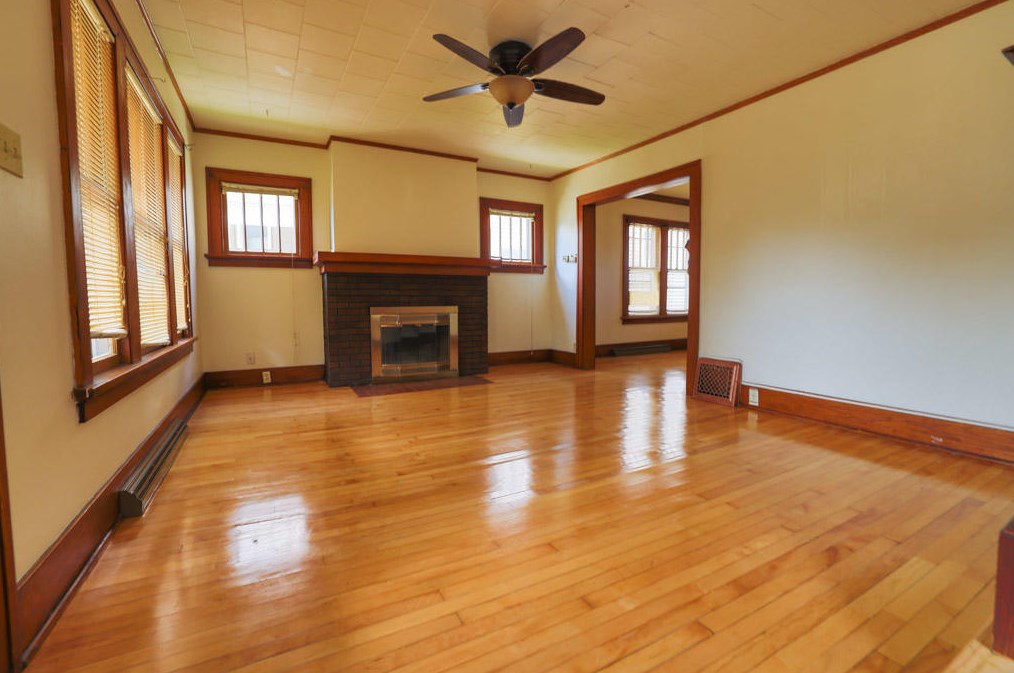 115 N 8th St, Watertown, WI 53094
