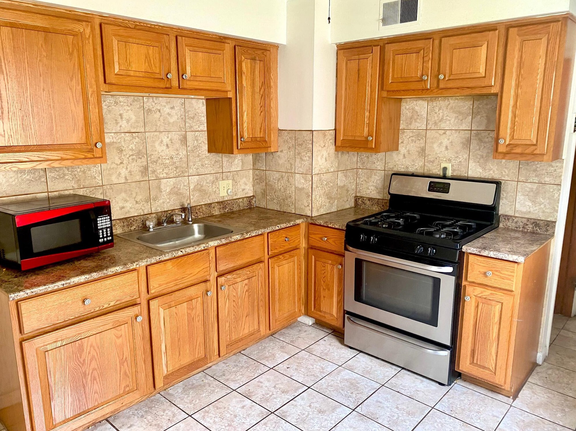 4661 N 19th St., Milwaukee, WI 53209