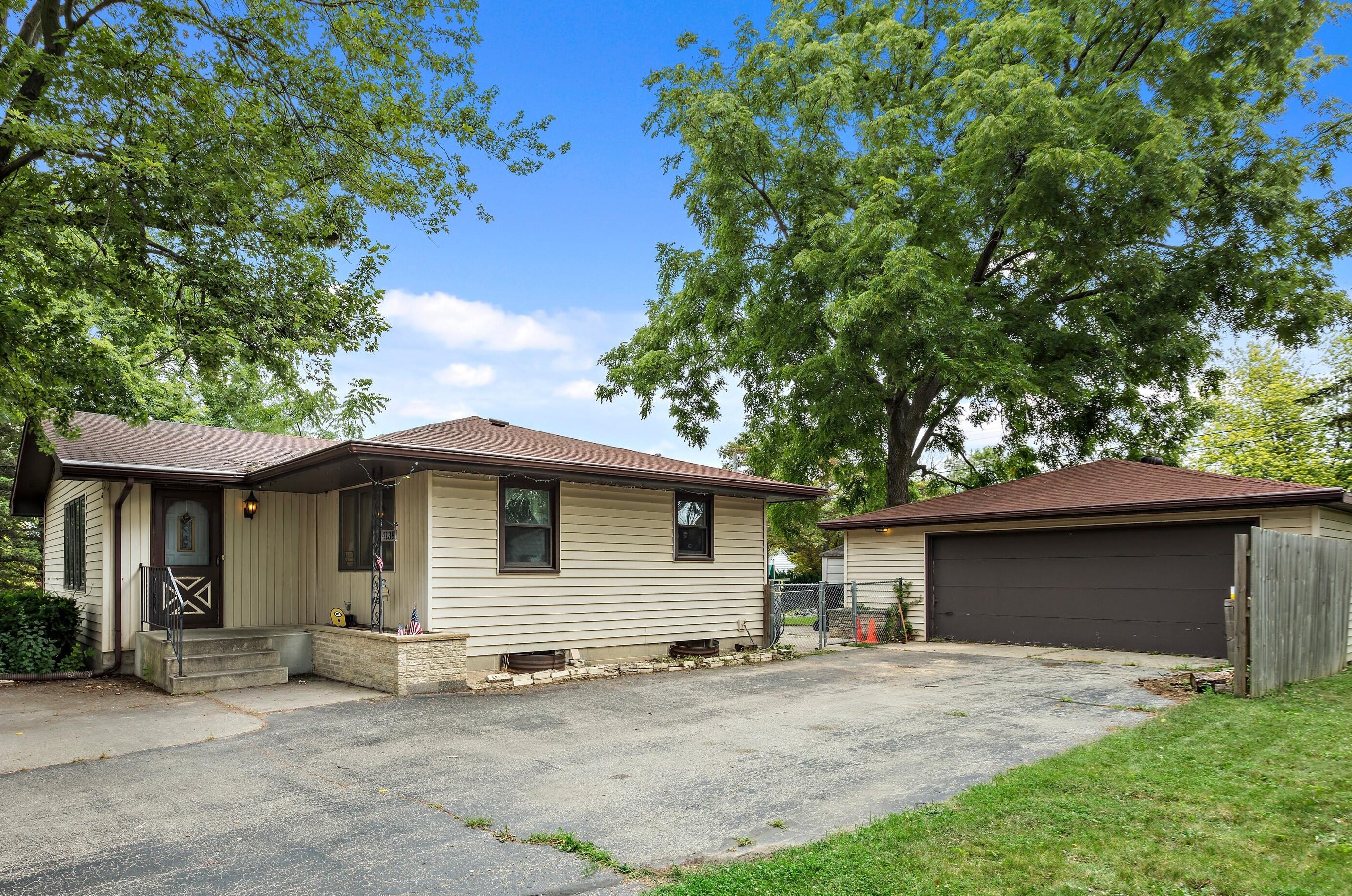 4139 Green Bay Rd, Racine, WI 53404-1307