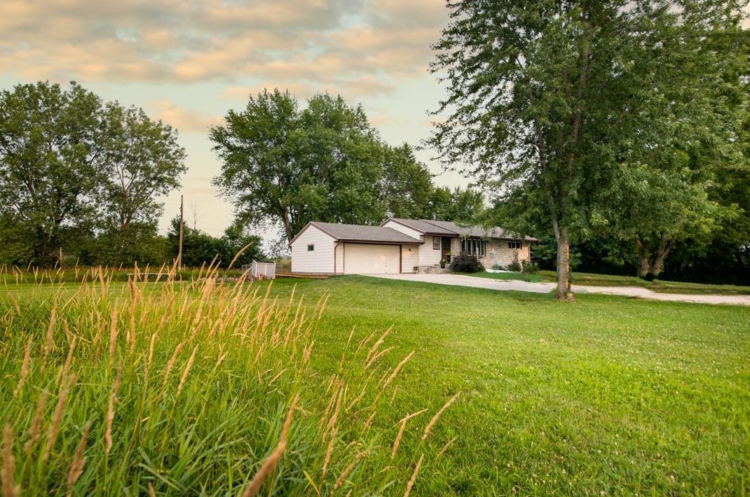 8828 Nicholson Rd, Oak Creek, WI 53154-3904