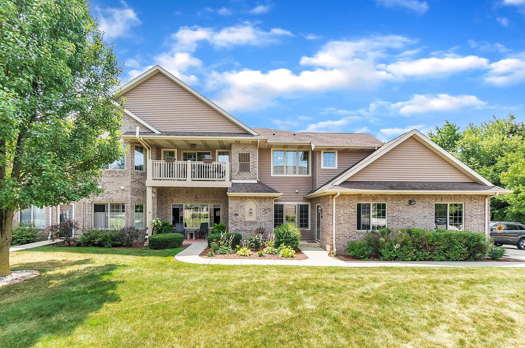 903 Fox Run Ln, Racine, WI 53406-4071