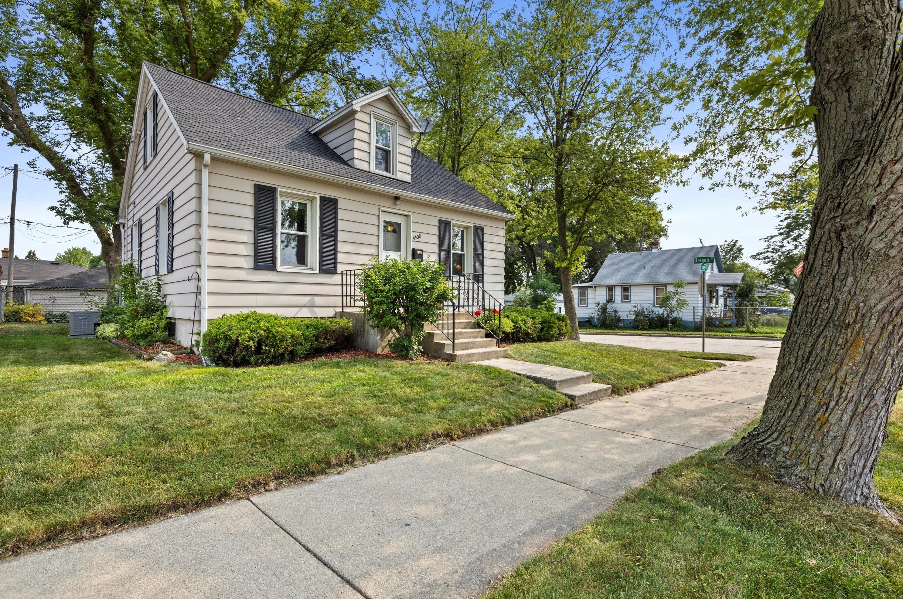 4400 Victory Ave, Racine, WI 53405-3125