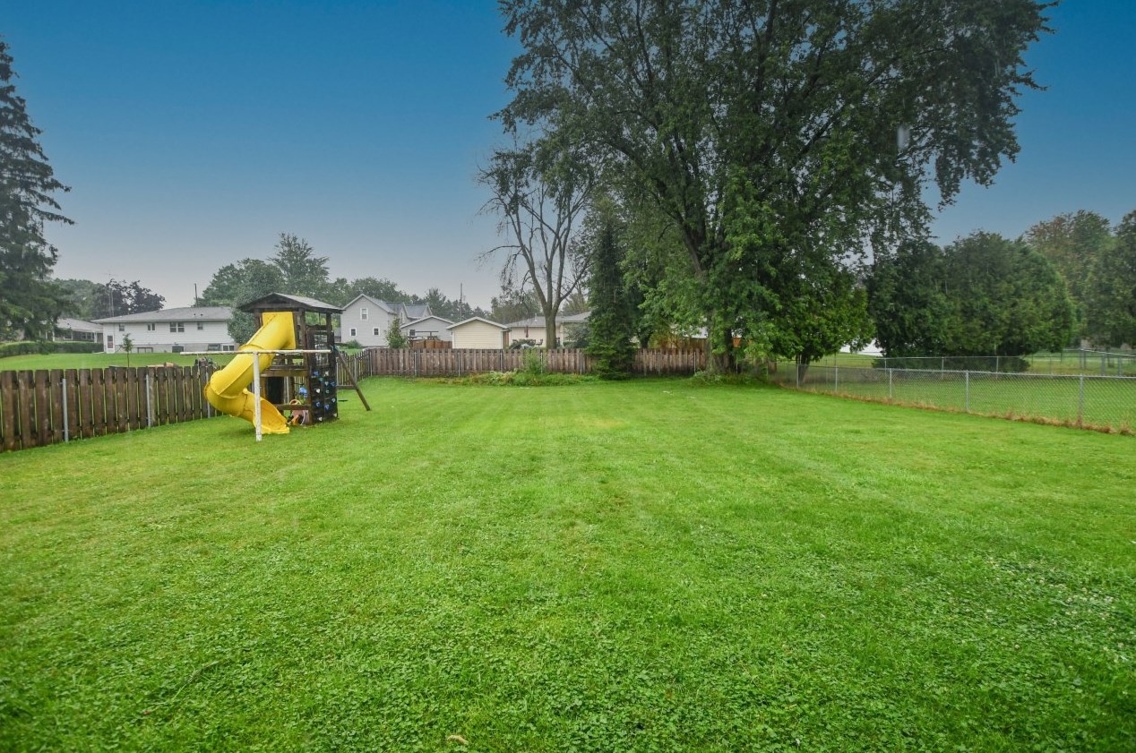 1511 Sandy Ln, Watertown, WI 53098