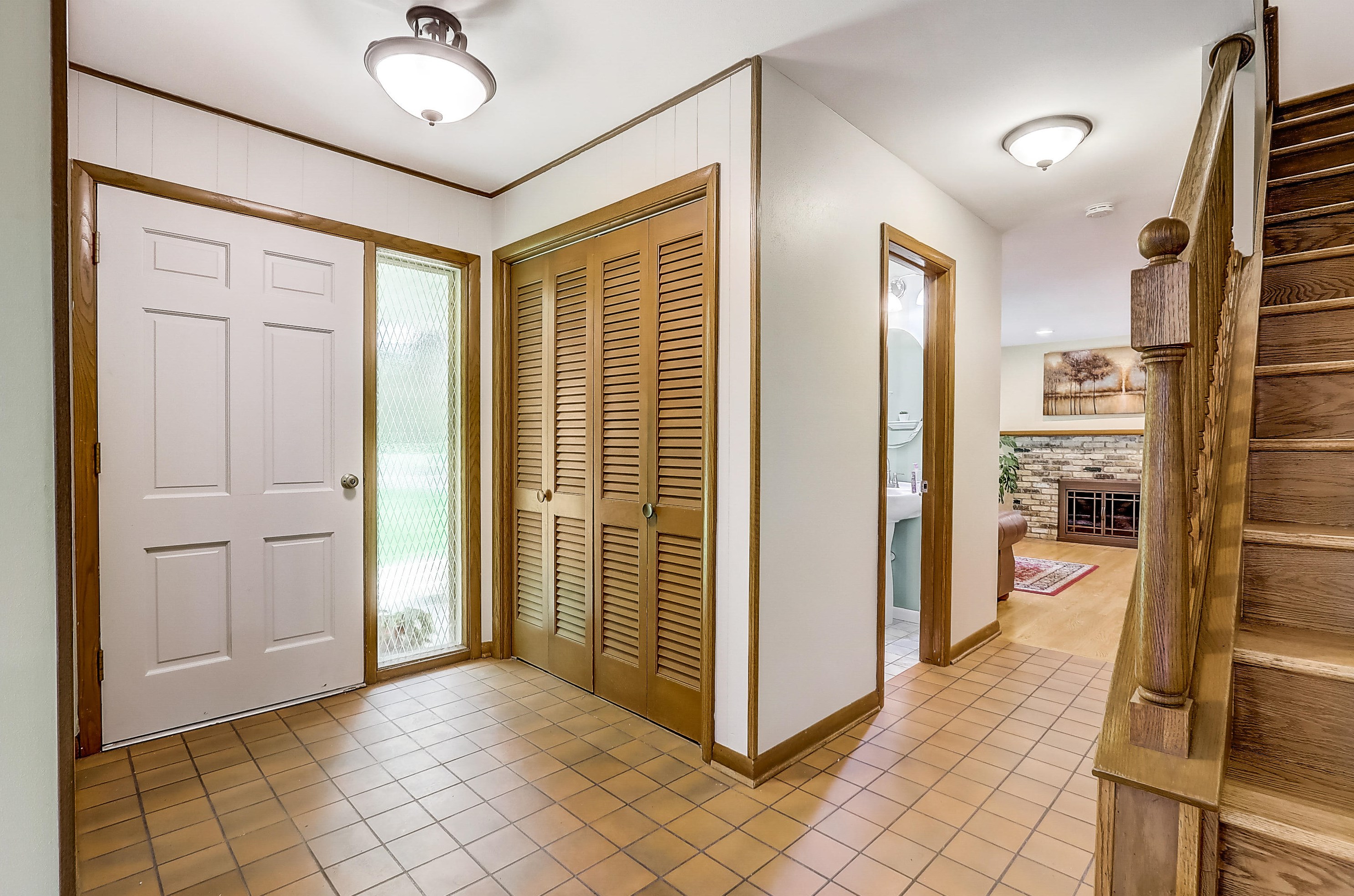 10901 N Pebble Ln, Thiensville, WI 53092