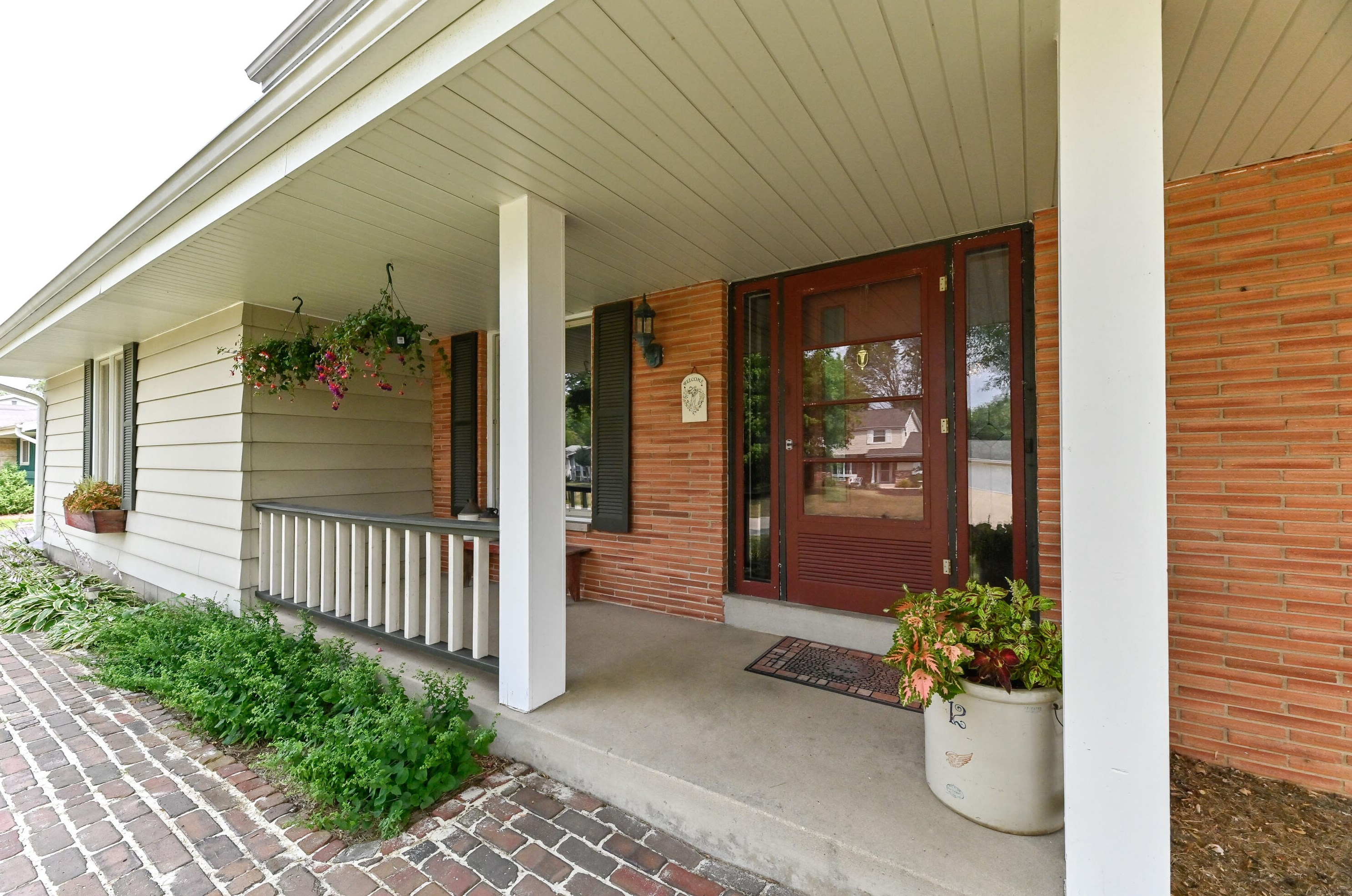 14435 W Rogers Dr, Waukesha, WI 53151