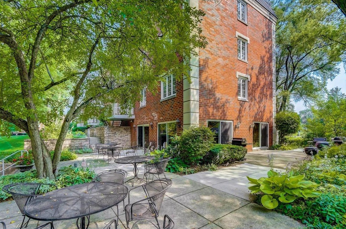 13335 Watertown Plank Rd #118, Elm Grove, WI 53122